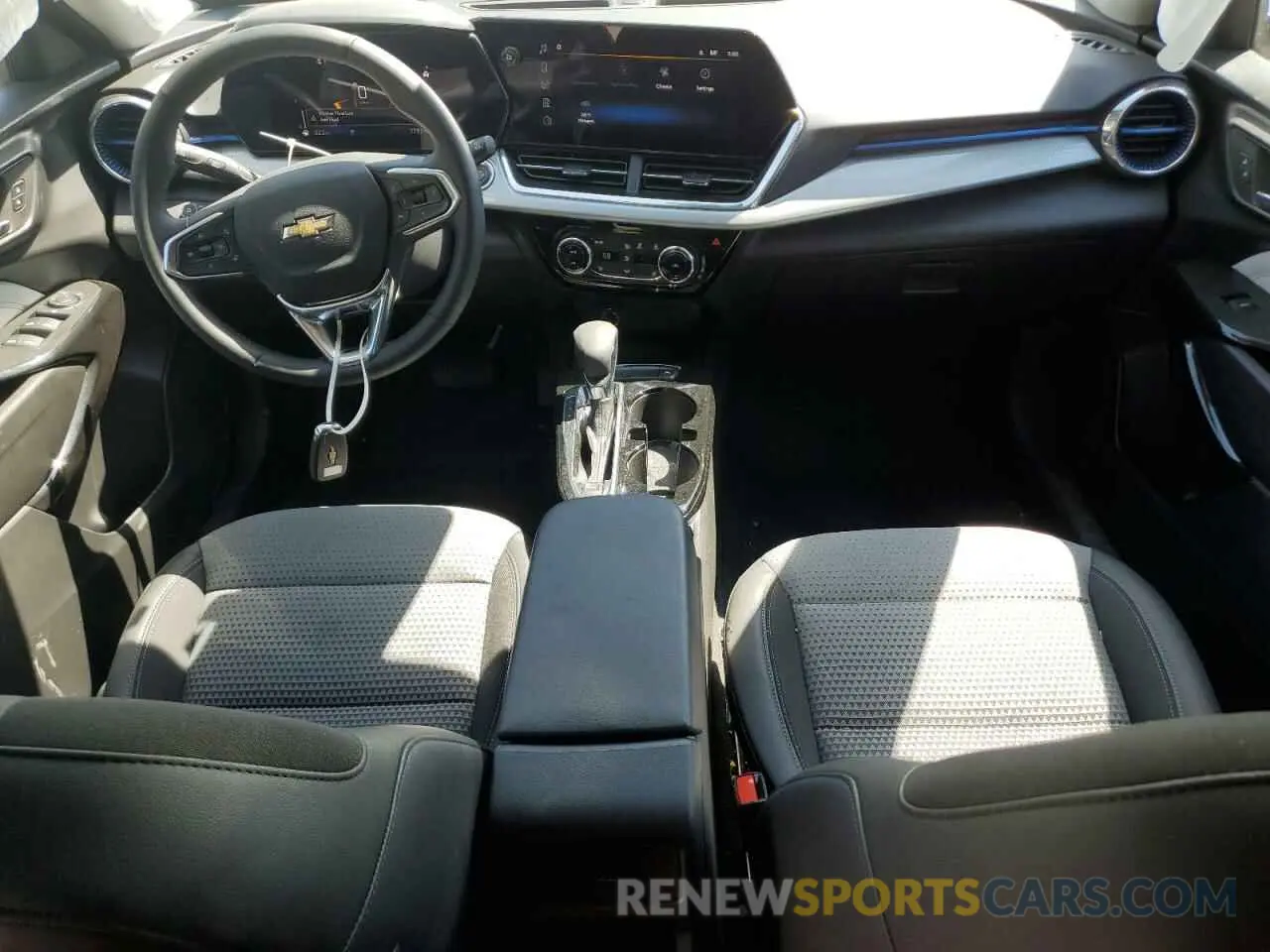 8 fotografías del automóvil dañado KL77LHEP9SC075143 CHEVROLET TRAX 2025