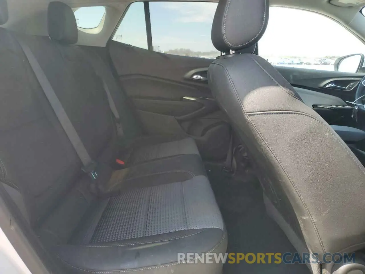 10 fotografías del automóvil dañado KL77LHEP9SC084554 CHEVROLET TRAX 2025
