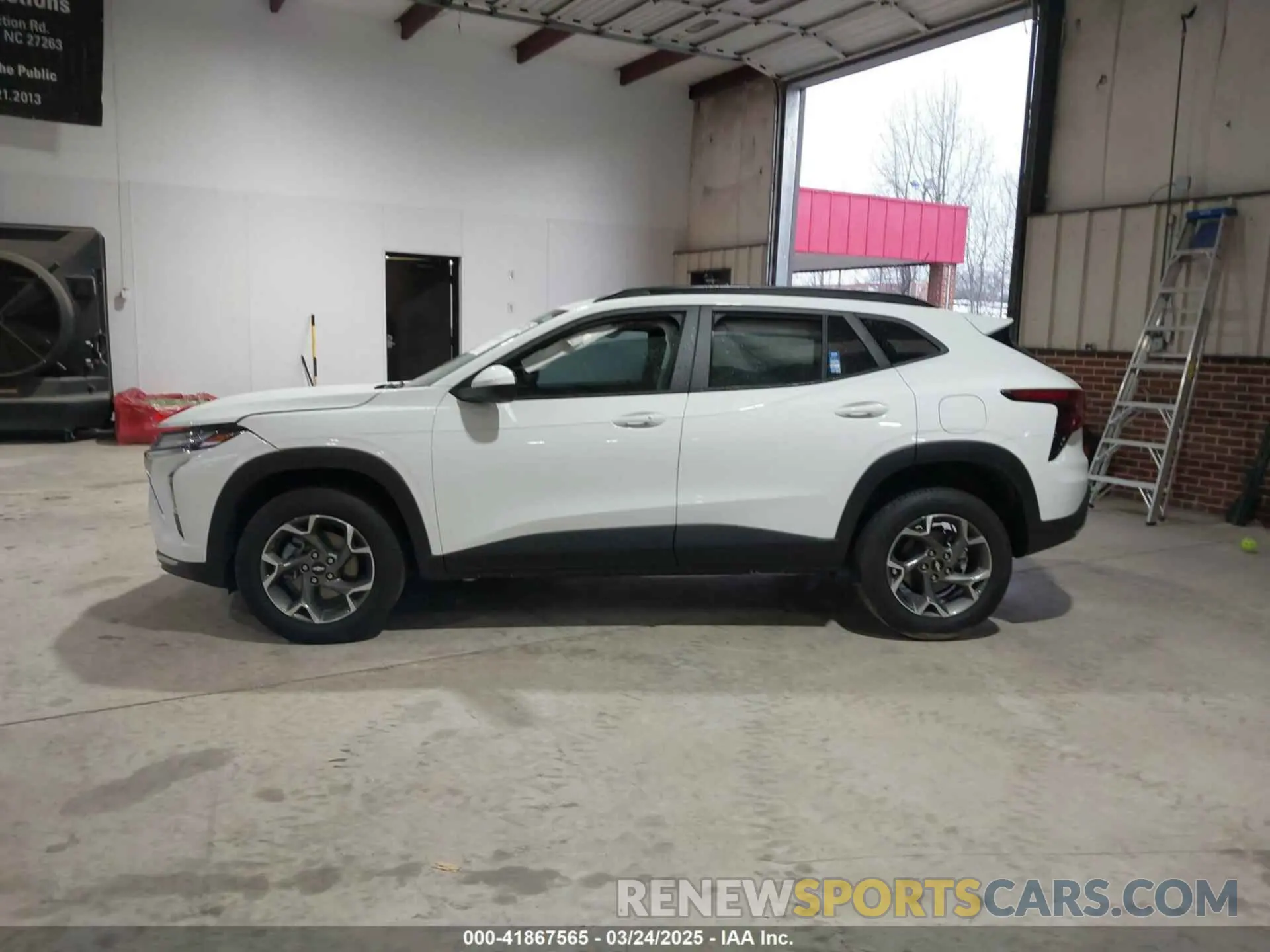 13 fotografías del automóvil dañado KL77LHEP9SC138564 CHEVROLET TRAX 2025