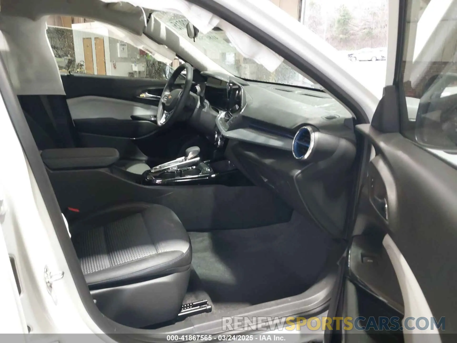 5 fotografías del automóvil dañado KL77LHEP9SC138564 CHEVROLET TRAX 2025