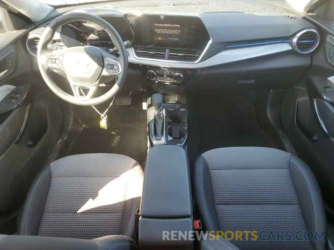 8 fotografías del automóvil dañado KL77LHEPXSC004940 CHEVROLET TRAX 2025