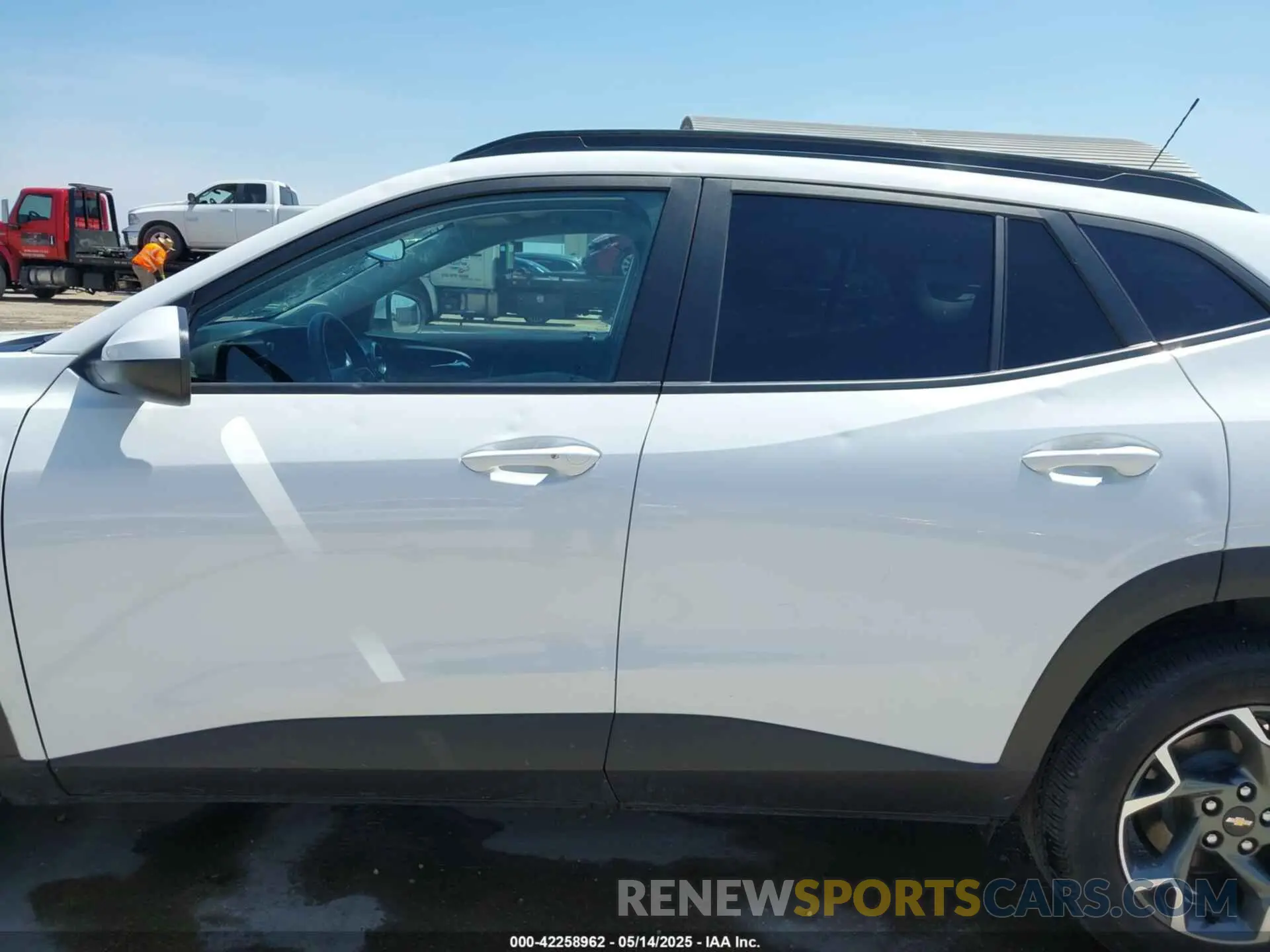 14 fotografías del automóvil dañado KL77LHEPXSC008292 CHEVROLET TRAX 2025