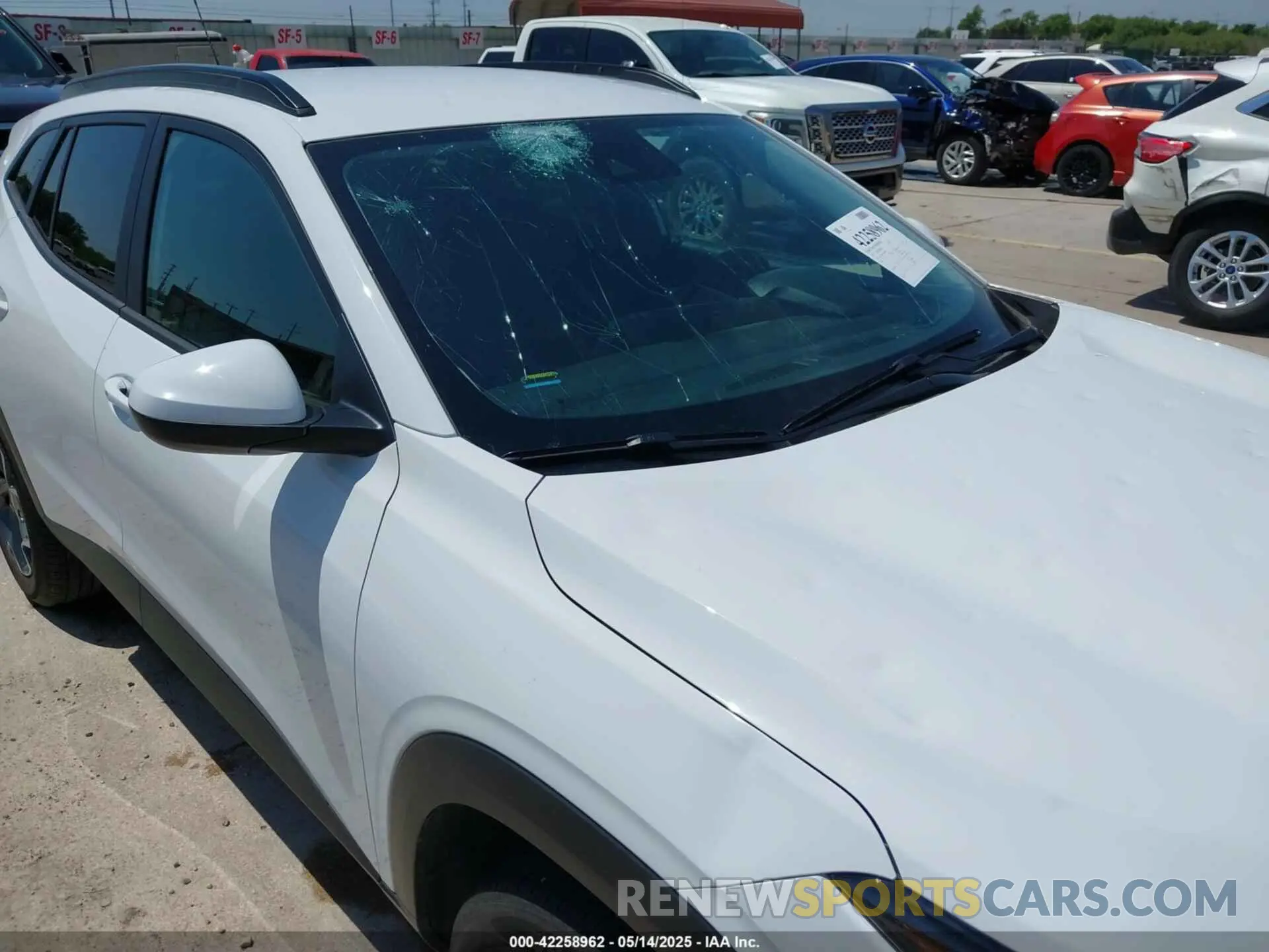 17 fotografías del automóvil dañado KL77LHEPXSC008292 CHEVROLET TRAX 2025