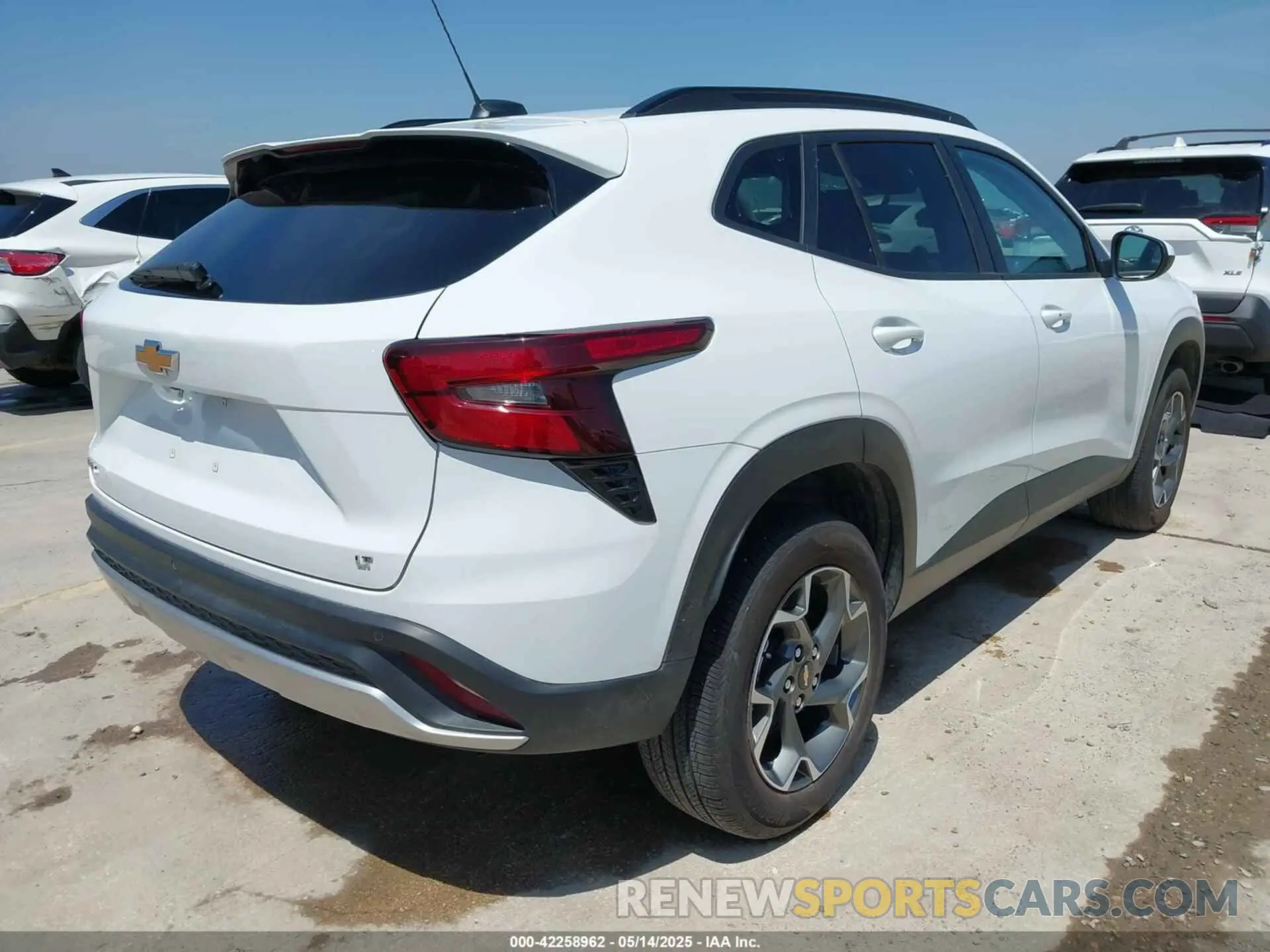 4 fotografías del automóvil dañado KL77LHEPXSC008292 CHEVROLET TRAX 2025