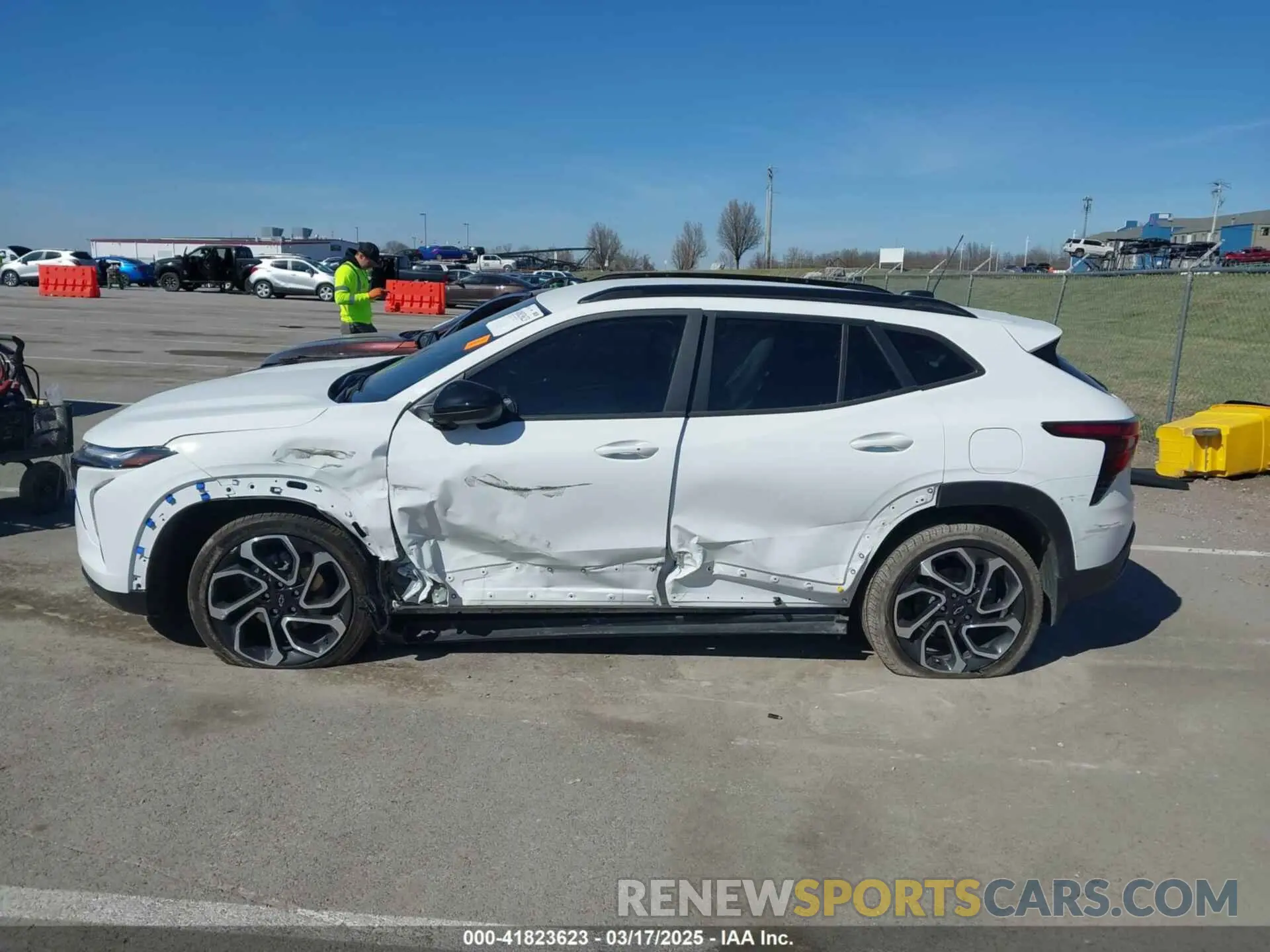 14 fotografías del automóvil dañado KL77LJEP2SC032397 CHEVROLET TRAX 2025