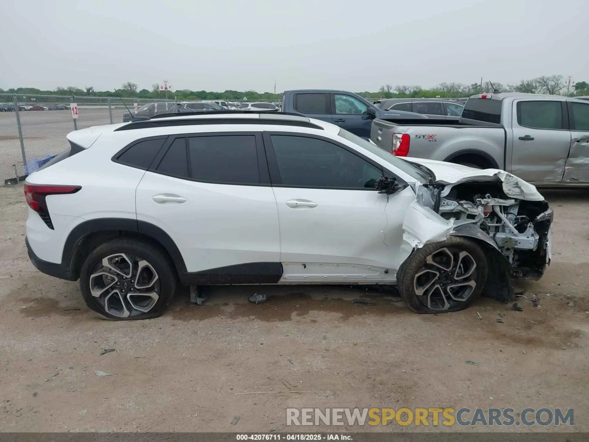 13 fotografías del automóvil dañado KL77LJEP5SC036783 CHEVROLET TRAX 2025