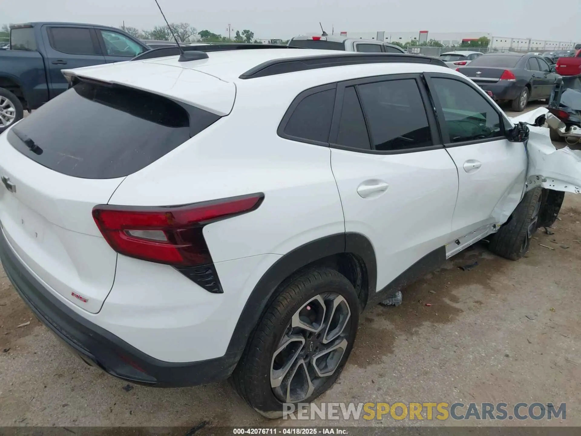 4 fotografías del automóvil dañado KL77LJEP5SC036783 CHEVROLET TRAX 2025