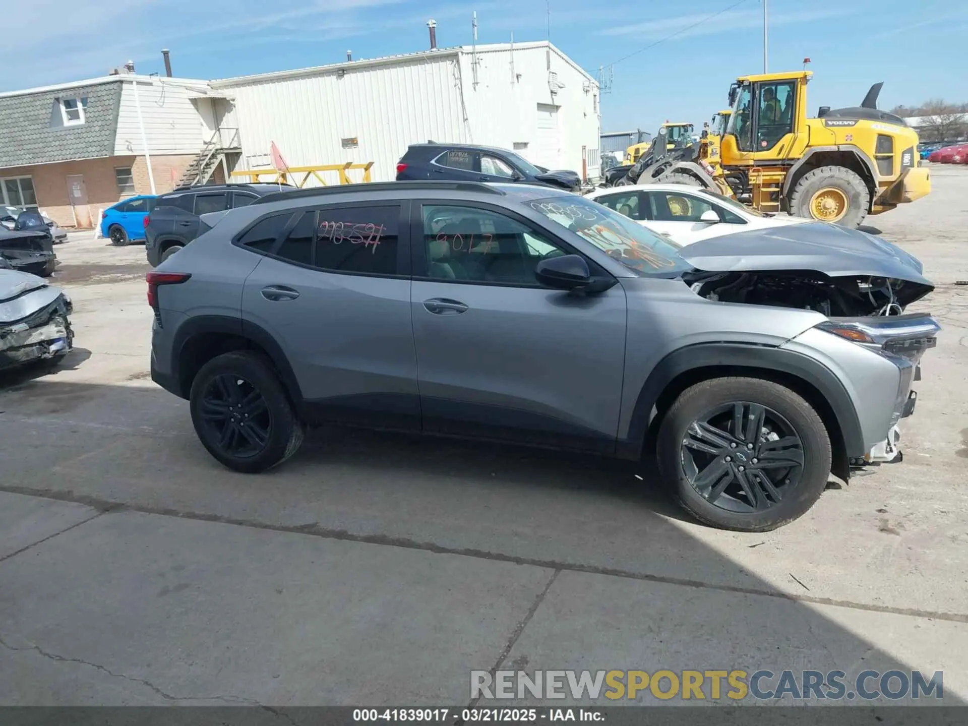 14 fotografías del automóvil dañado KL77LKEP0SC091907 CHEVROLET TRAX 2025
