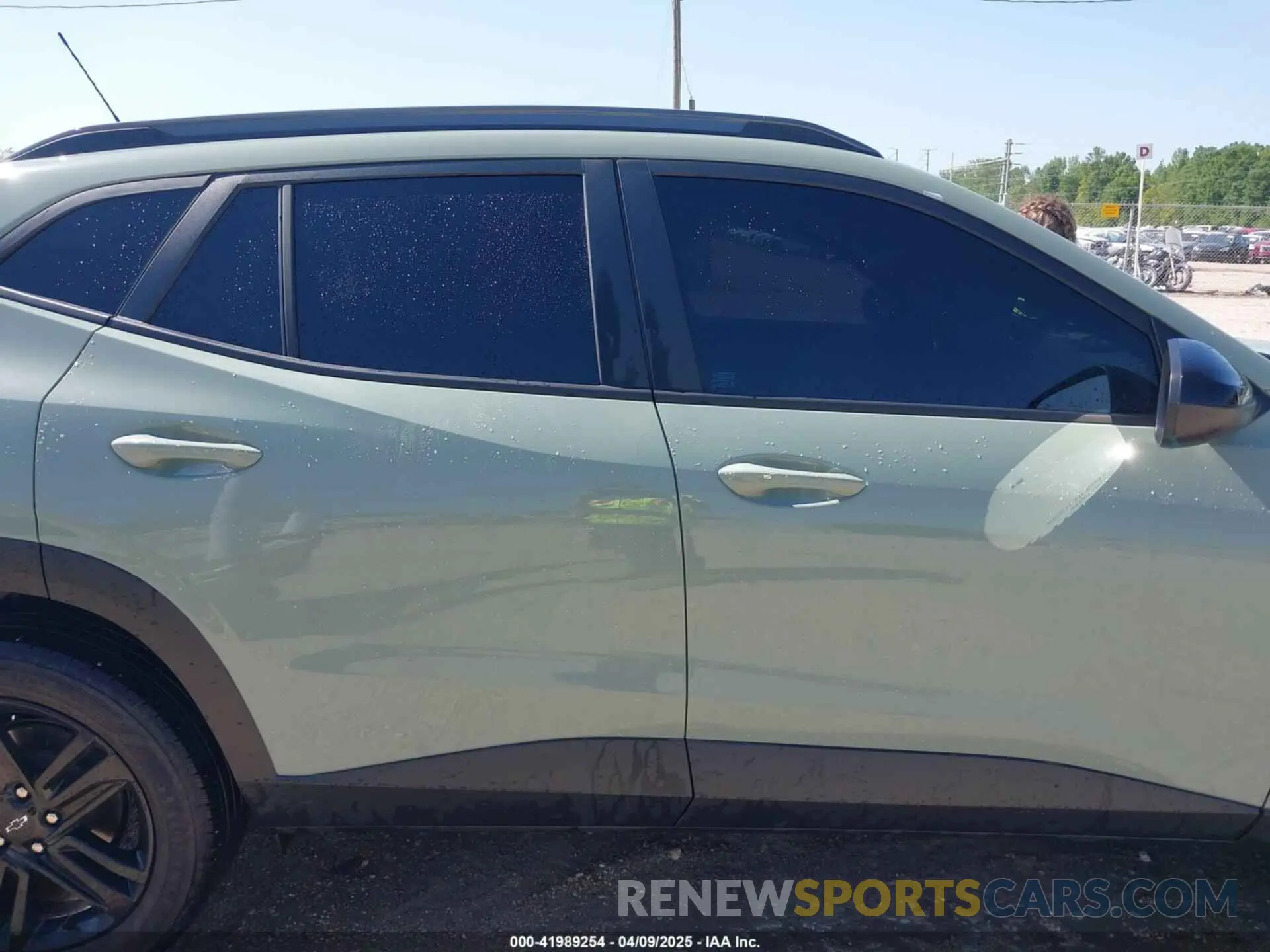 13 fotografías del automóvil dañado KL77LKEP1SC004435 CHEVROLET TRAX 2025