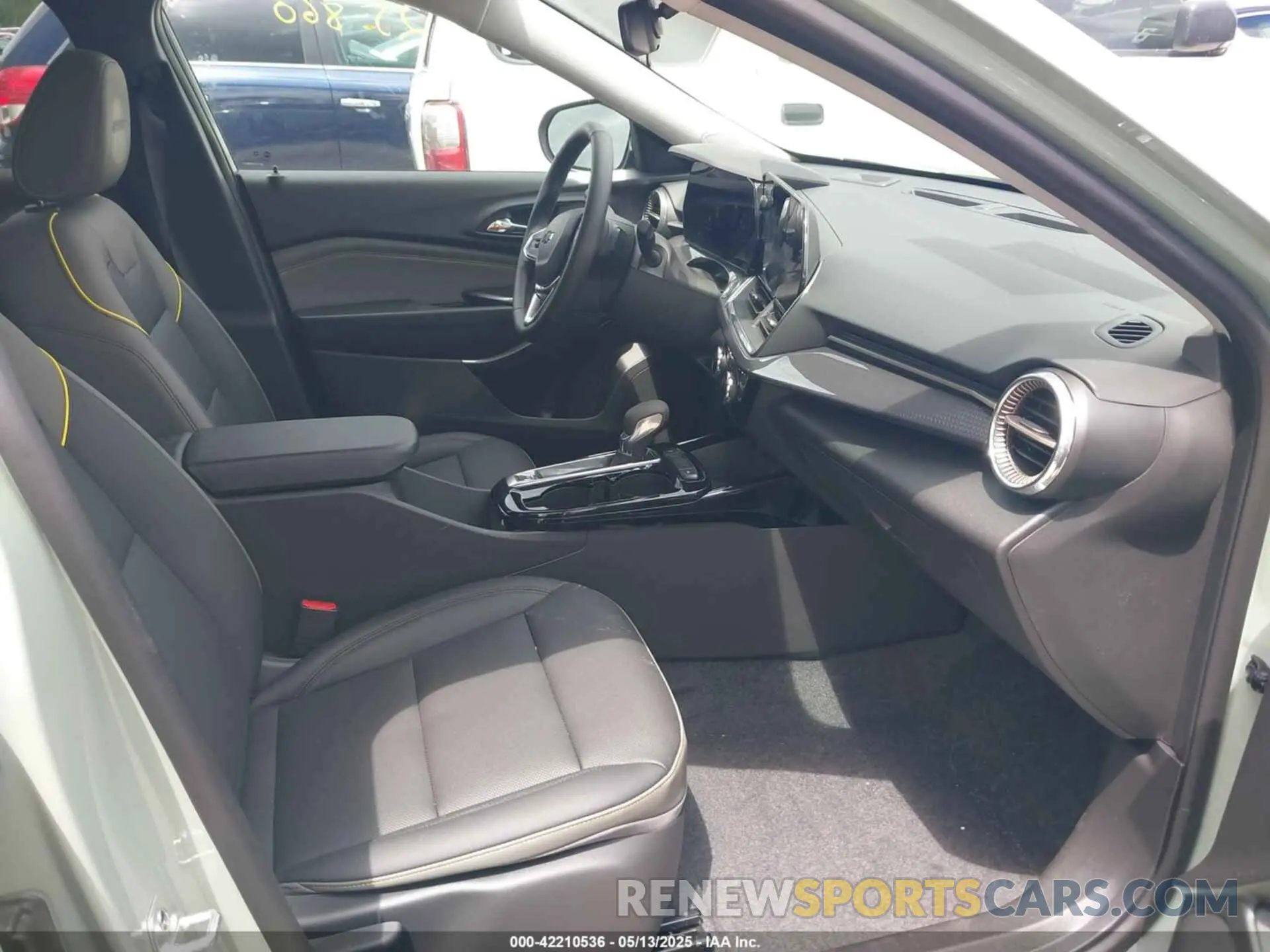5 fotografías del automóvil dañado KL77LKEP2SC210881 CHEVROLET TRAX 2025