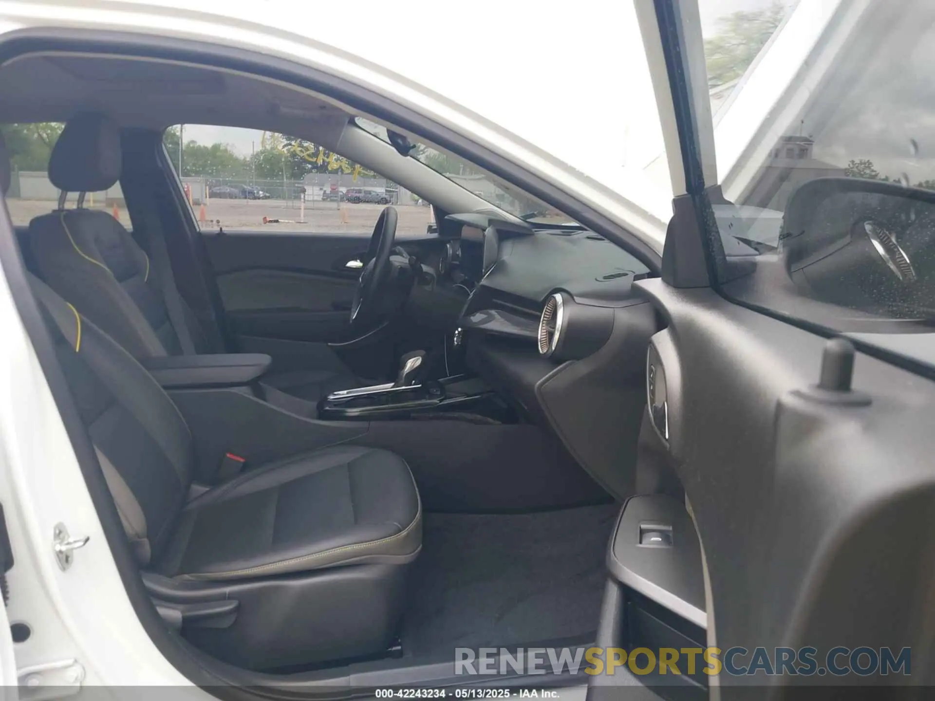 5 fotografías del automóvil dañado KL77LKEP4SC086886 CHEVROLET TRAX 2025