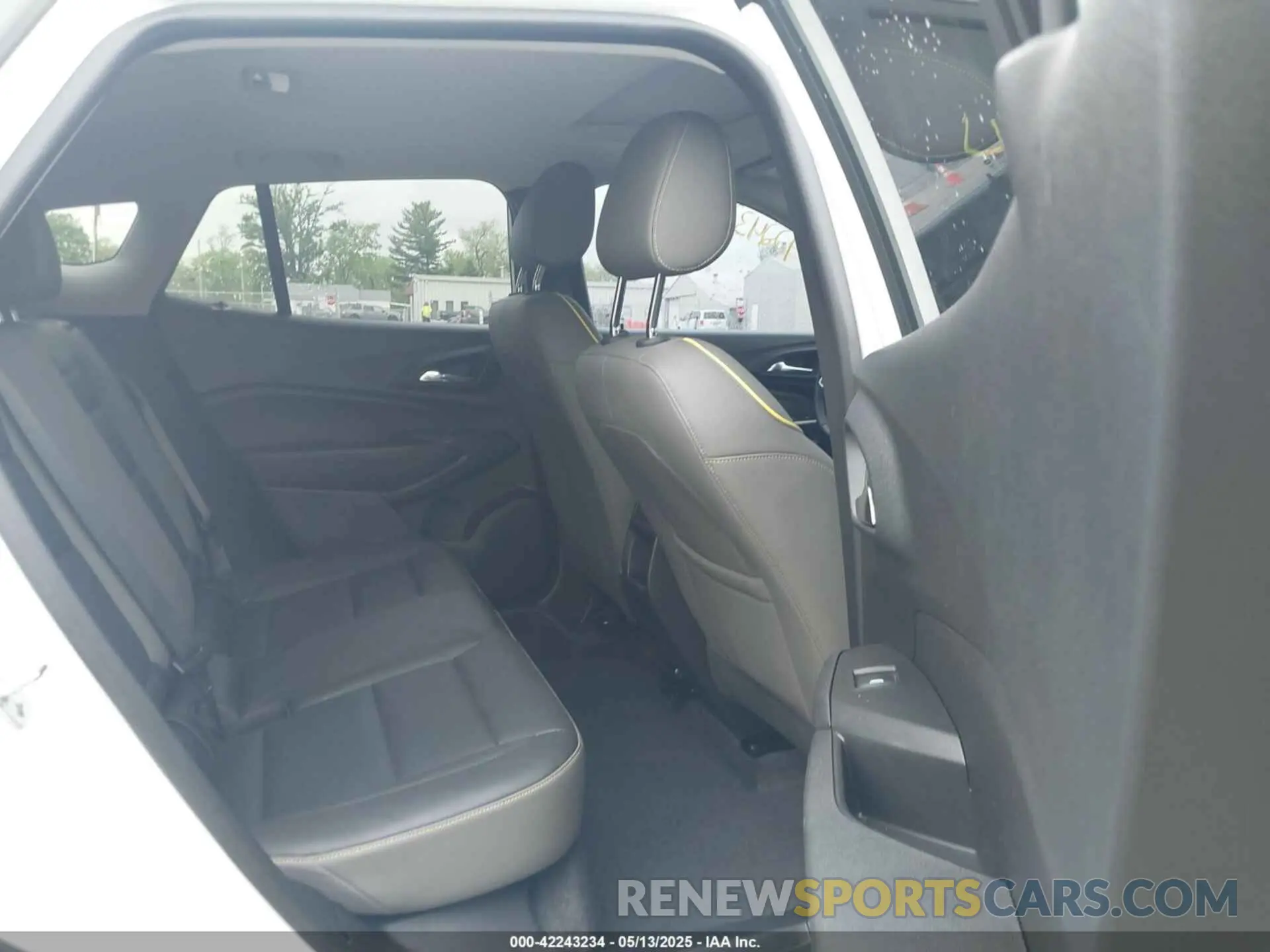 8 fotografías del automóvil dañado KL77LKEP4SC086886 CHEVROLET TRAX 2025