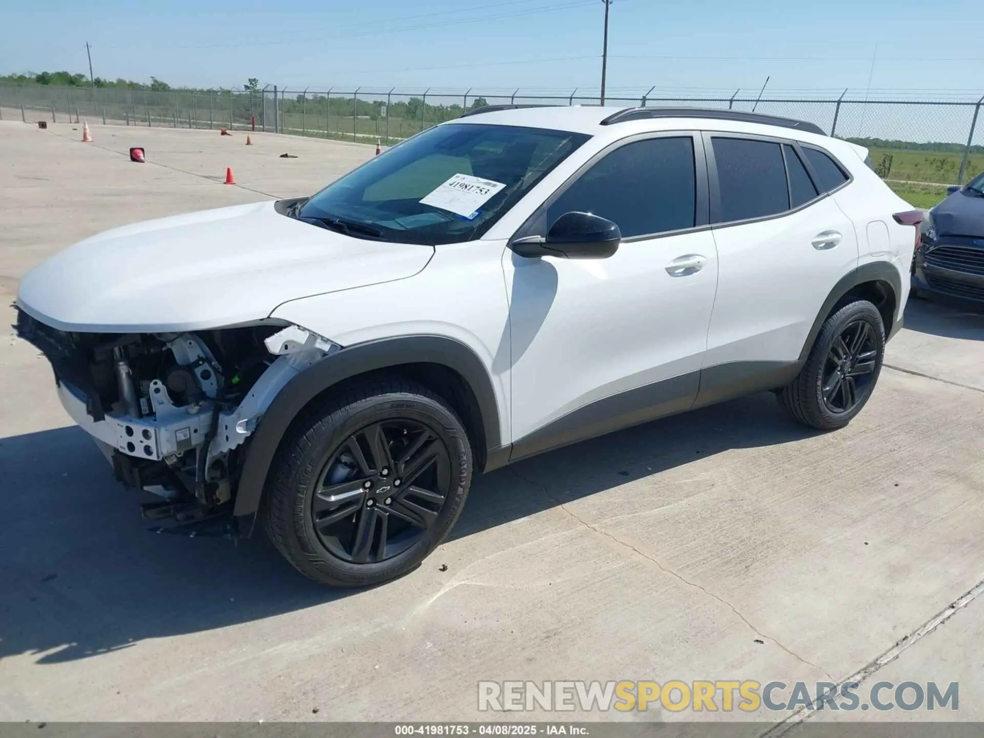 2 fotografías del automóvil dañado KL77LKEP4SC104061 CHEVROLET TRAX 2025