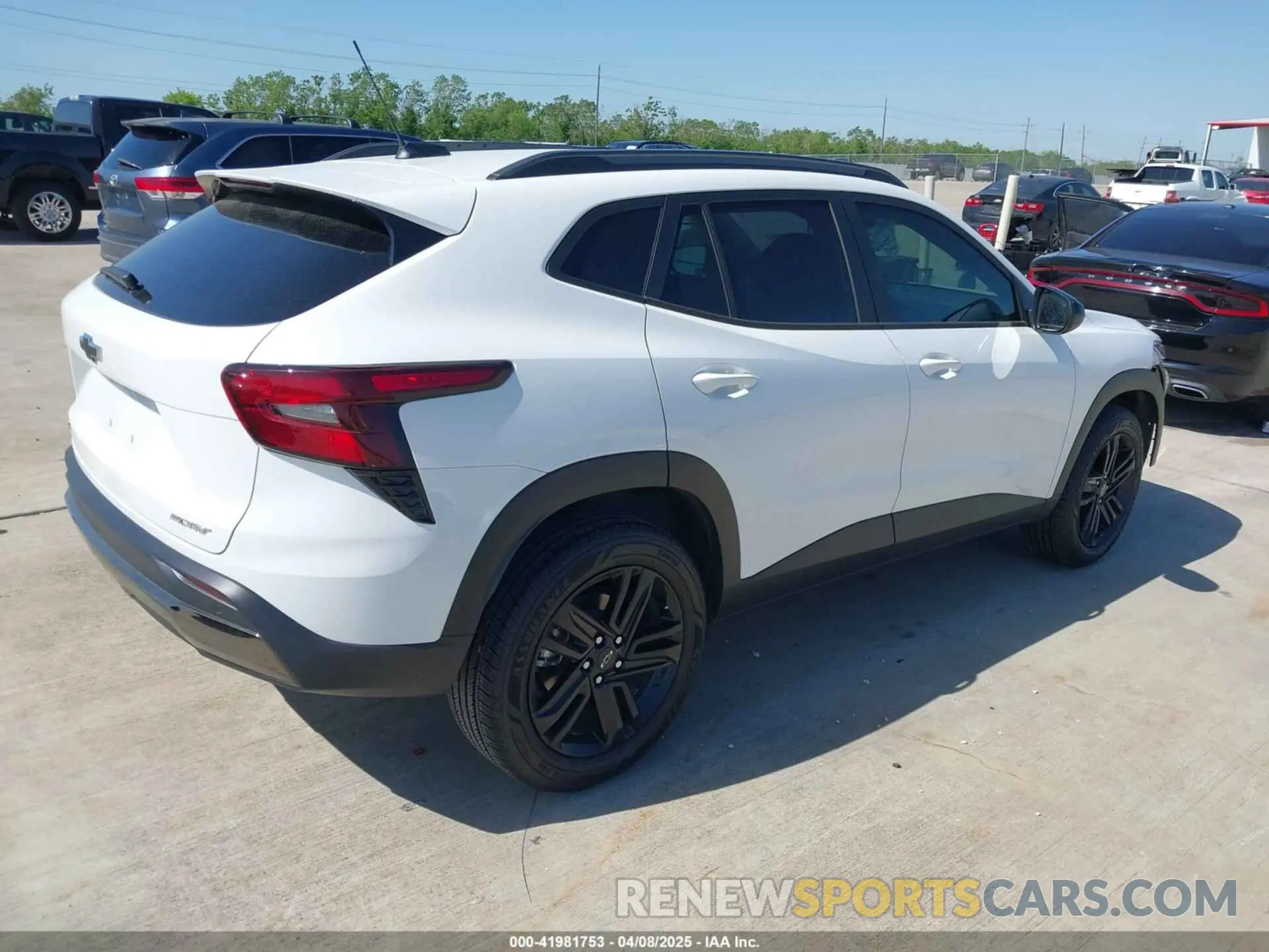 4 fotografías del automóvil dañado KL77LKEP4SC104061 CHEVROLET TRAX 2025