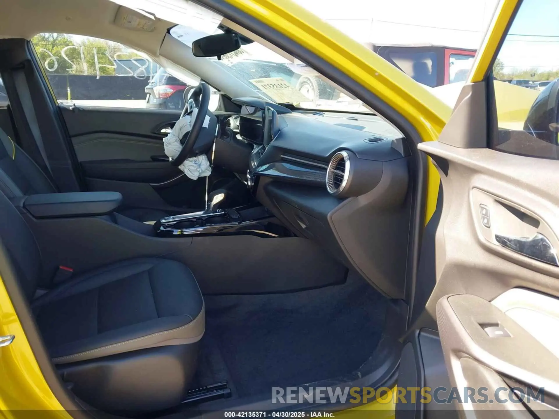 5 fotografías del automóvil dañado KL77LKEP4SC106926 CHEVROLET TRAX 2025