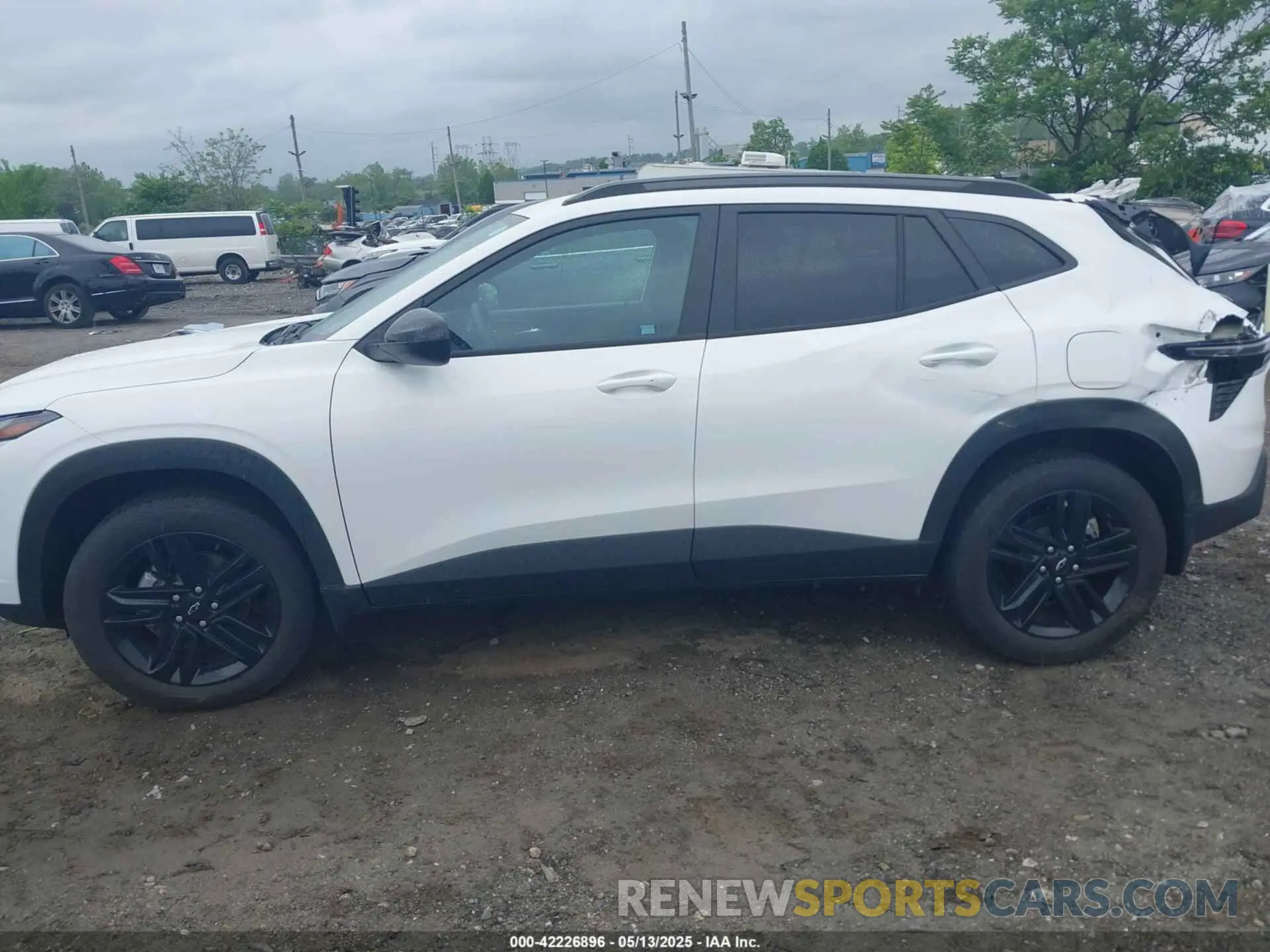 13 fotografías del automóvil dañado KL77LKEP9SC025856 CHEVROLET TRAX 2025