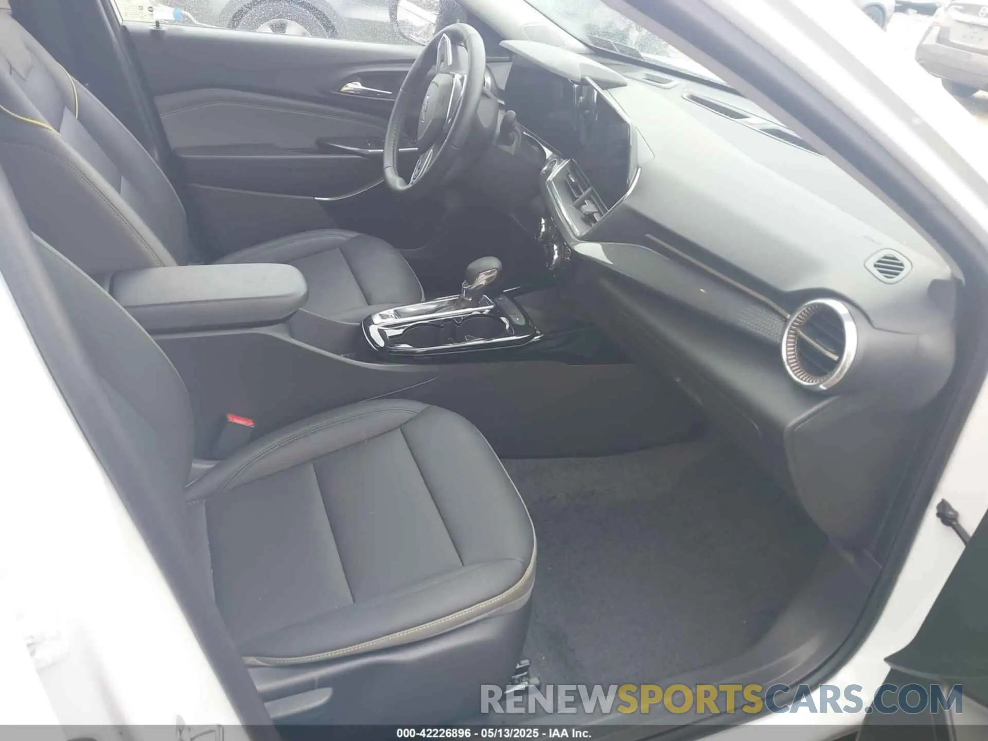 5 fotografías del automóvil dañado KL77LKEP9SC025856 CHEVROLET TRAX 2025