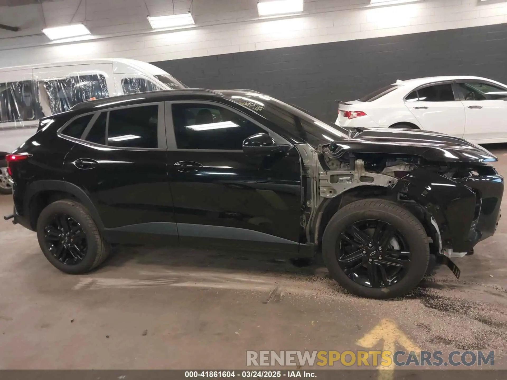 14 fotografías del automóvil dañado KL77LKEP9SC102726 CHEVROLET TRAX 2025