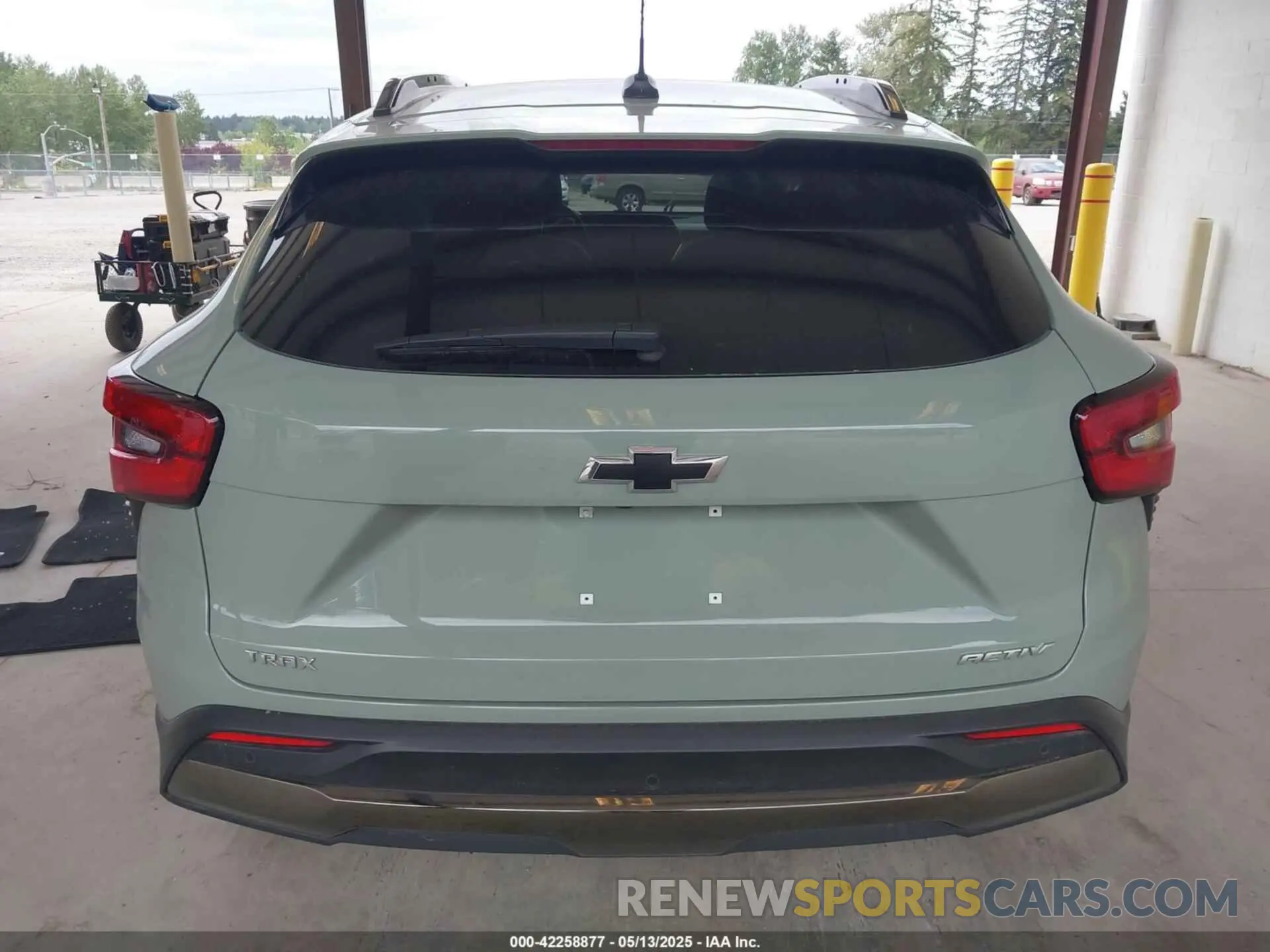 16 fotografías del automóvil dañado KL77LKEP9SC127187 CHEVROLET TRAX 2025
