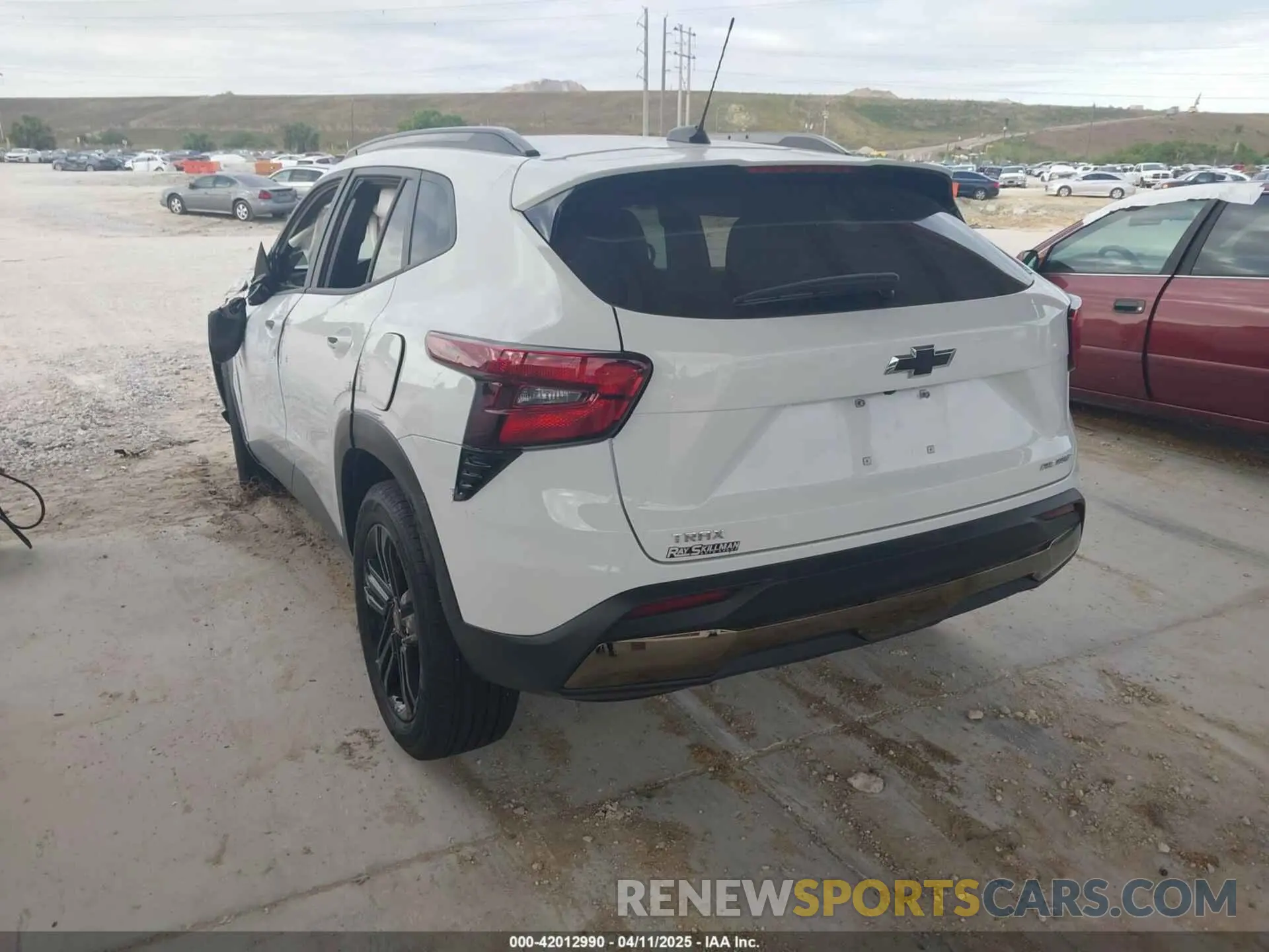 3 fotografías del automóvil dañado KL77LKEPXSC067744 CHEVROLET TRAX 2025