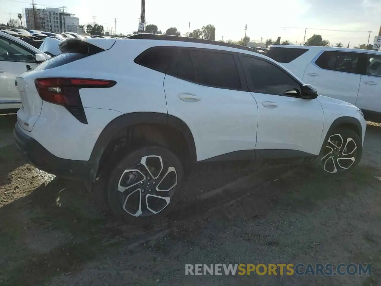 3 fotografías del automóvil dañado KL77LJE28RC000567 CHEVROLET TRAX 2RS 2024