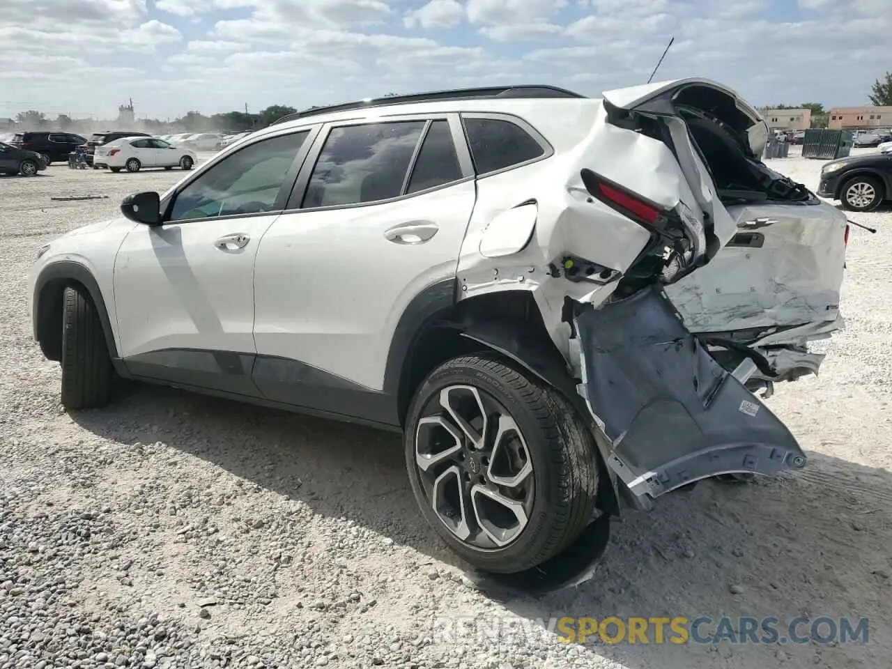 2 fotografías del automóvil dañado KL77LJEP0SC053958 CHEVROLET TRAX 2RS 2025
