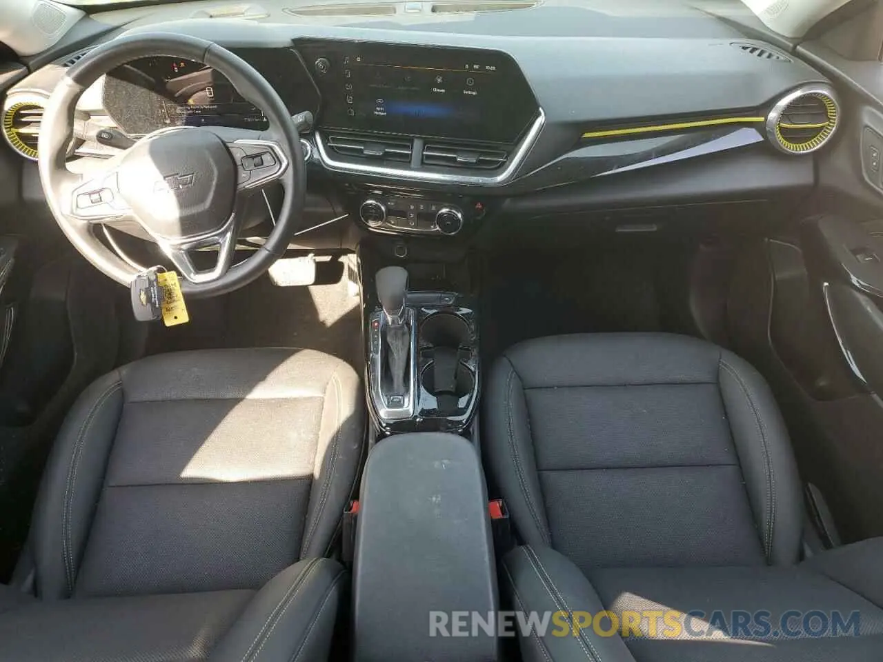 8 fotografías del automóvil dañado KL77LKEP7SC049394 CHEVROLET TRAX ACTIV 2025