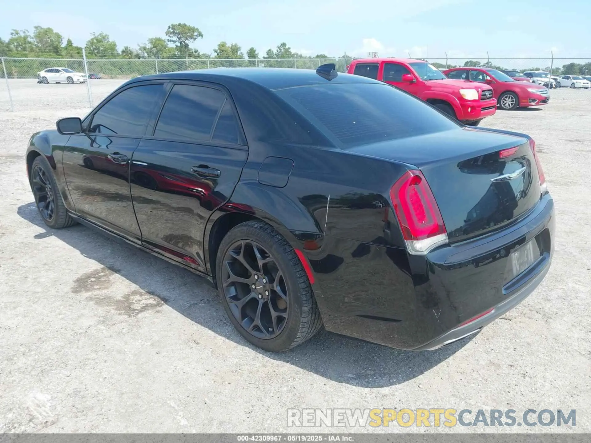 3 fotografías del automóvil dañado 2C3CCAAG0KH613471 CHRYSLER 300 2019