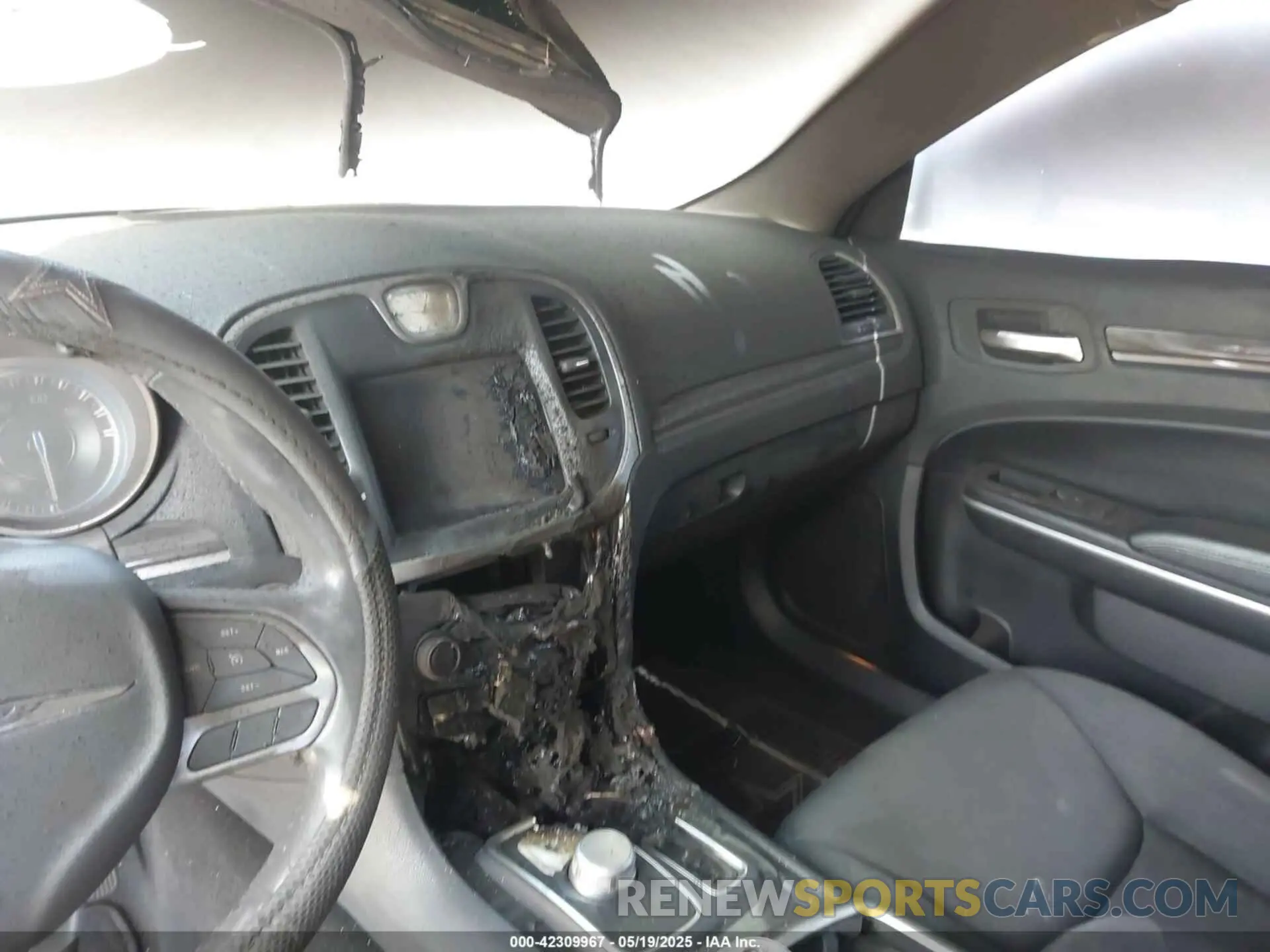 6 fotografías del automóvil dañado 2C3CCAAG0KH613471 CHRYSLER 300 2019