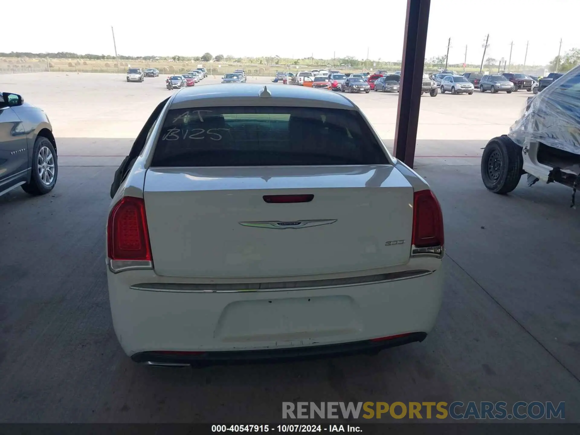 15 fotografías del automóvil dañado 2C3CCAAG0KH663125 CHRYSLER 300 2019