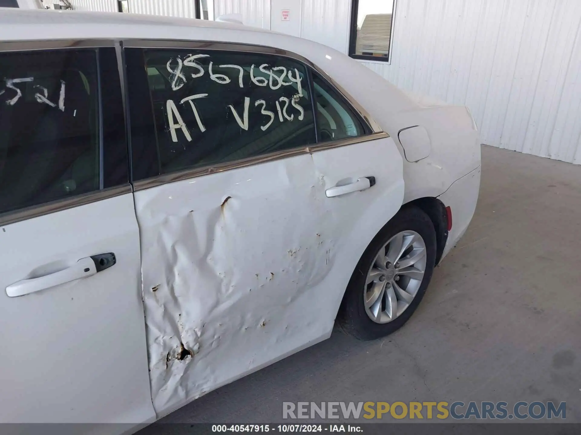 17 fotografías del automóvil dañado 2C3CCAAG0KH663125 CHRYSLER 300 2019