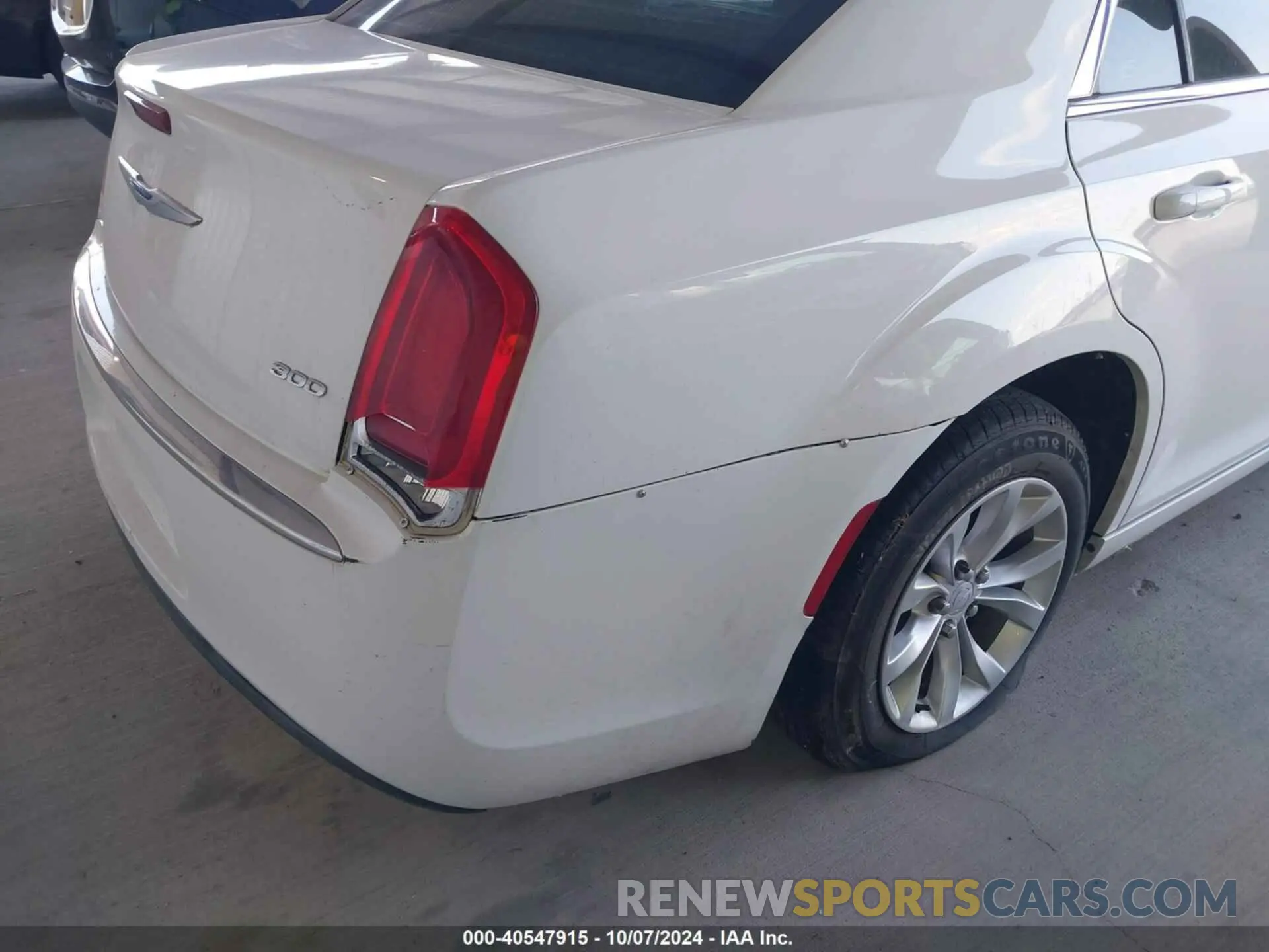 19 fotografías del automóvil dañado 2C3CCAAG0KH663125 CHRYSLER 300 2019