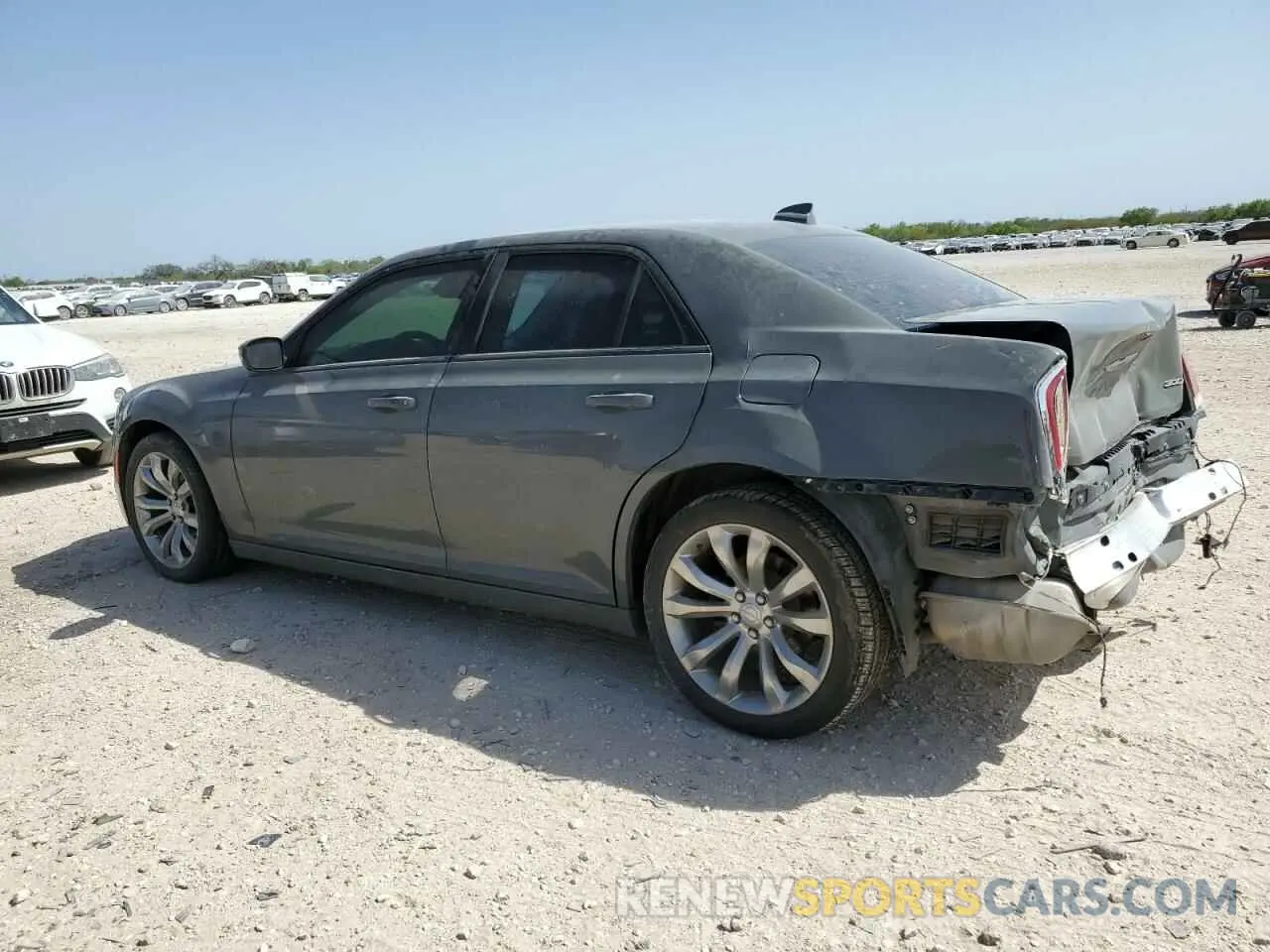 2 fotografías del automóvil dañado 2C3CCAAG2KH566380 CHRYSLER 300 2019