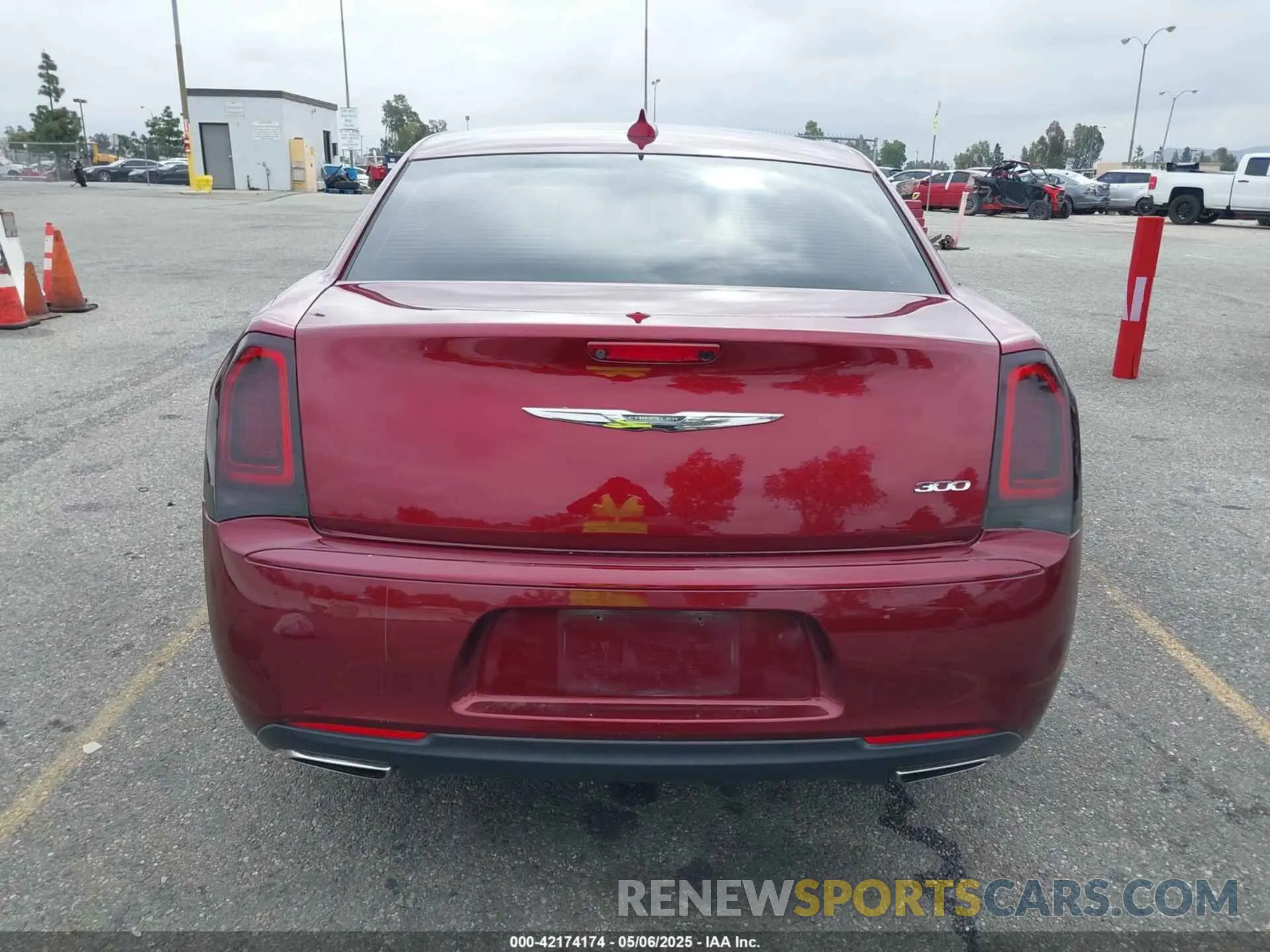 16 fotografías del automóvil dañado 2C3CCAAG2KH582515 CHRYSLER 300 2019