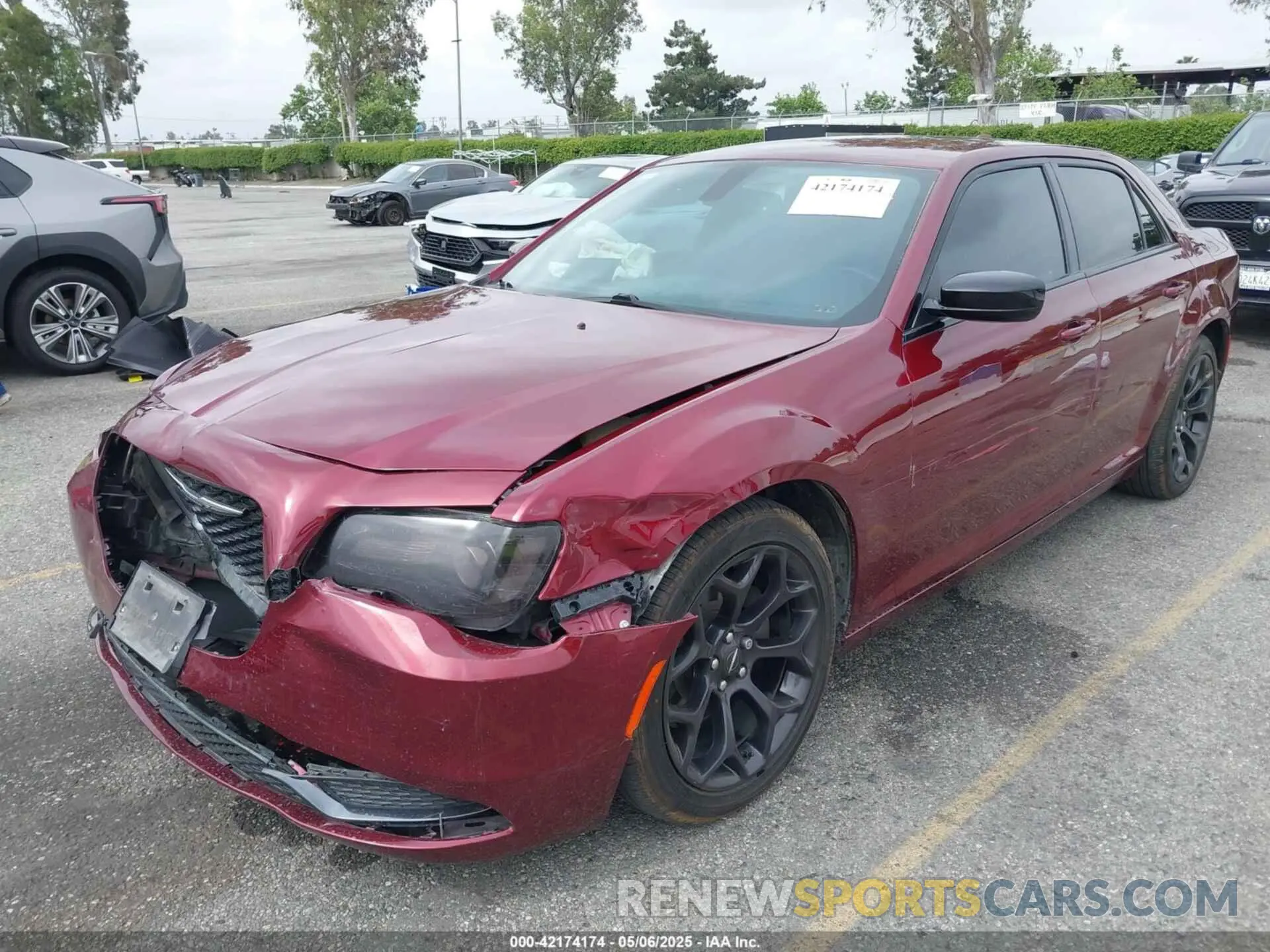 2 fotografías del automóvil dañado 2C3CCAAG2KH582515 CHRYSLER 300 2019