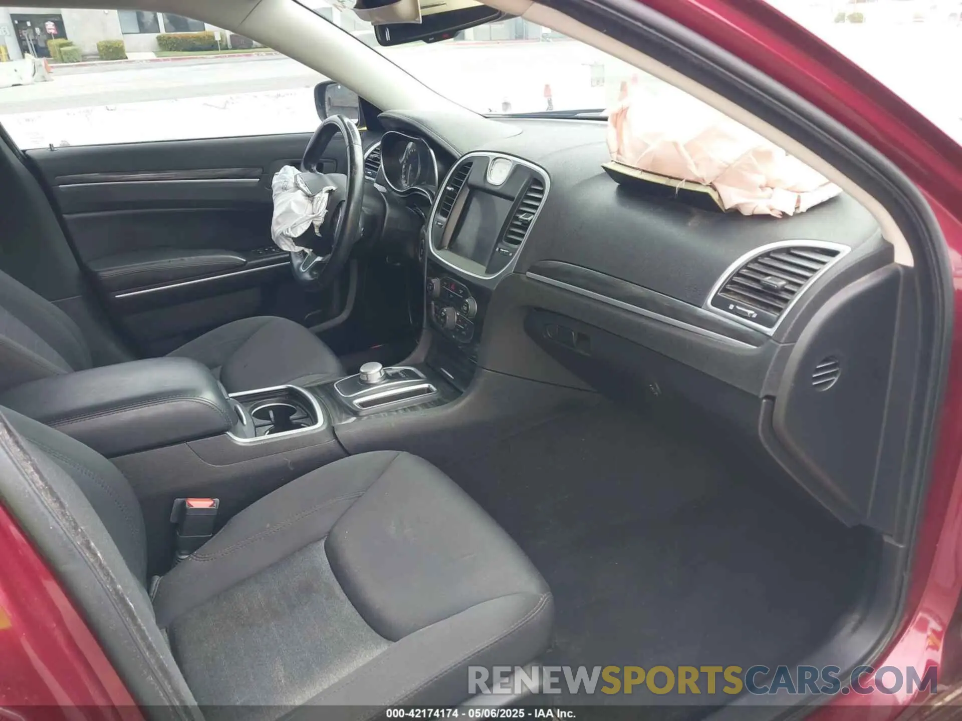5 fotografías del automóvil dañado 2C3CCAAG2KH582515 CHRYSLER 300 2019