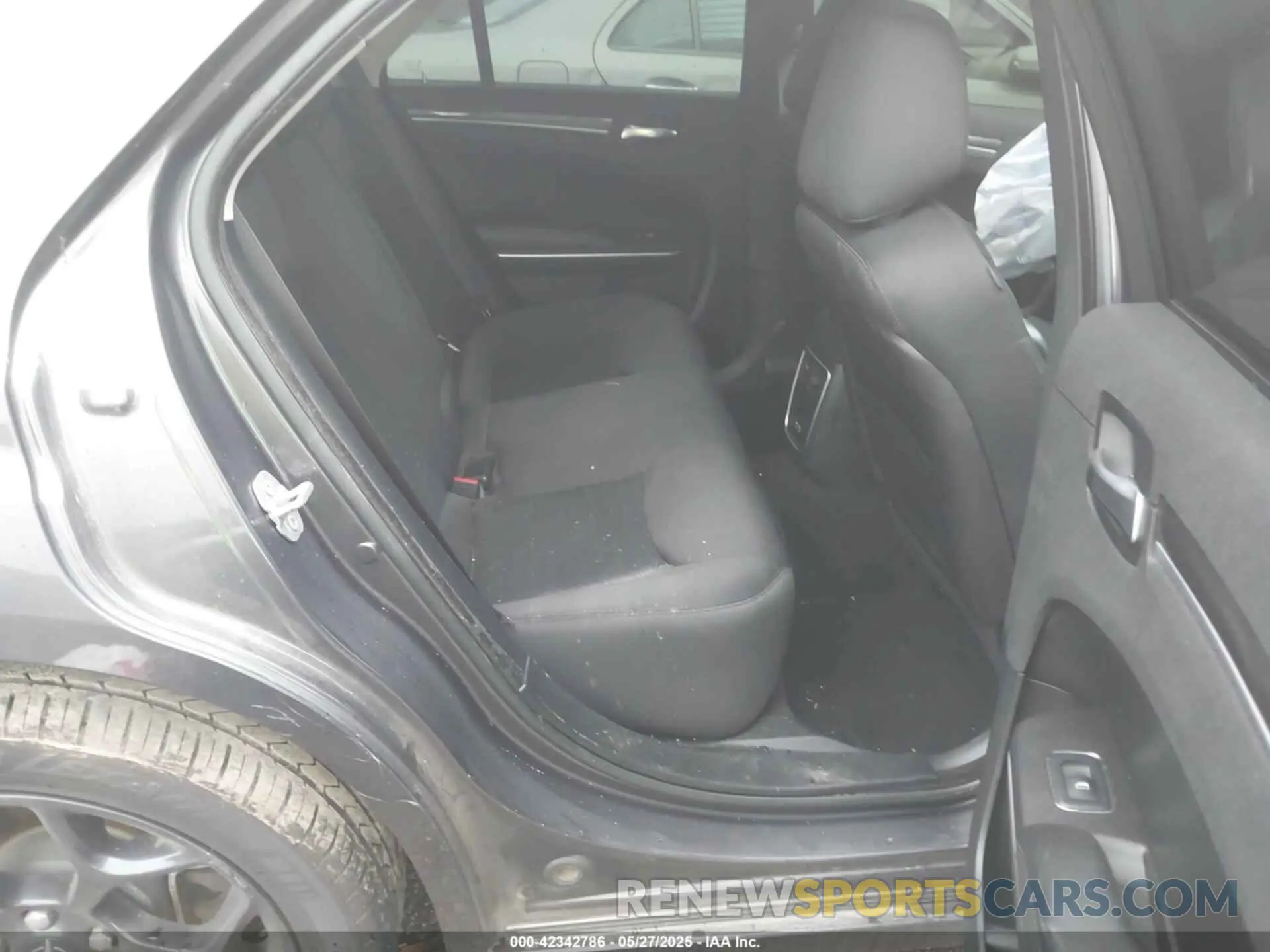 8 fotografías del automóvil dañado 2C3CCAAG2KH739315 CHRYSLER 300 2019