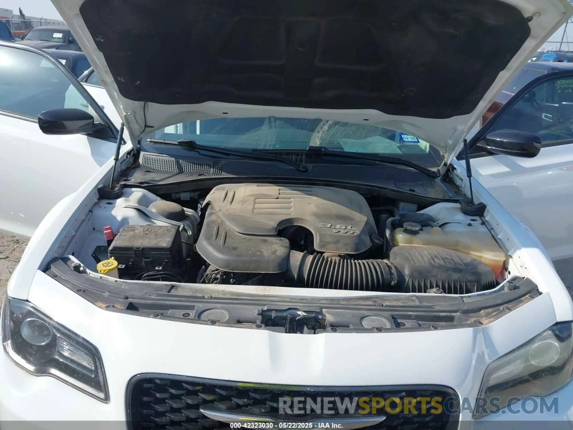 10 fotografías del automóvil dañado 2C3CCAAG3KH589876 CHRYSLER 300 2019