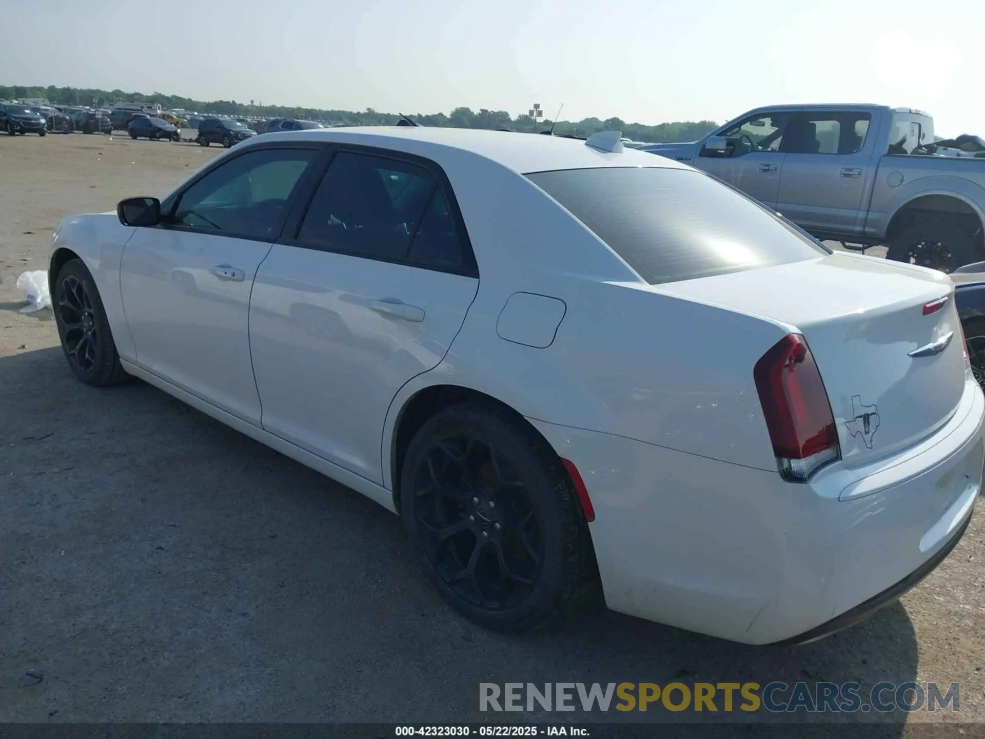 3 fotografías del automóvil dañado 2C3CCAAG3KH589876 CHRYSLER 300 2019