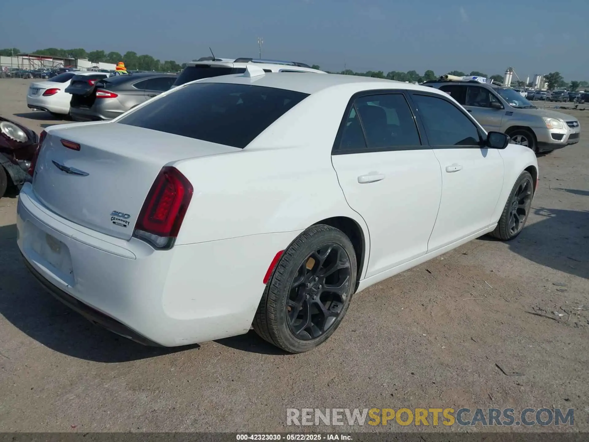 4 fotografías del automóvil dañado 2C3CCAAG3KH589876 CHRYSLER 300 2019