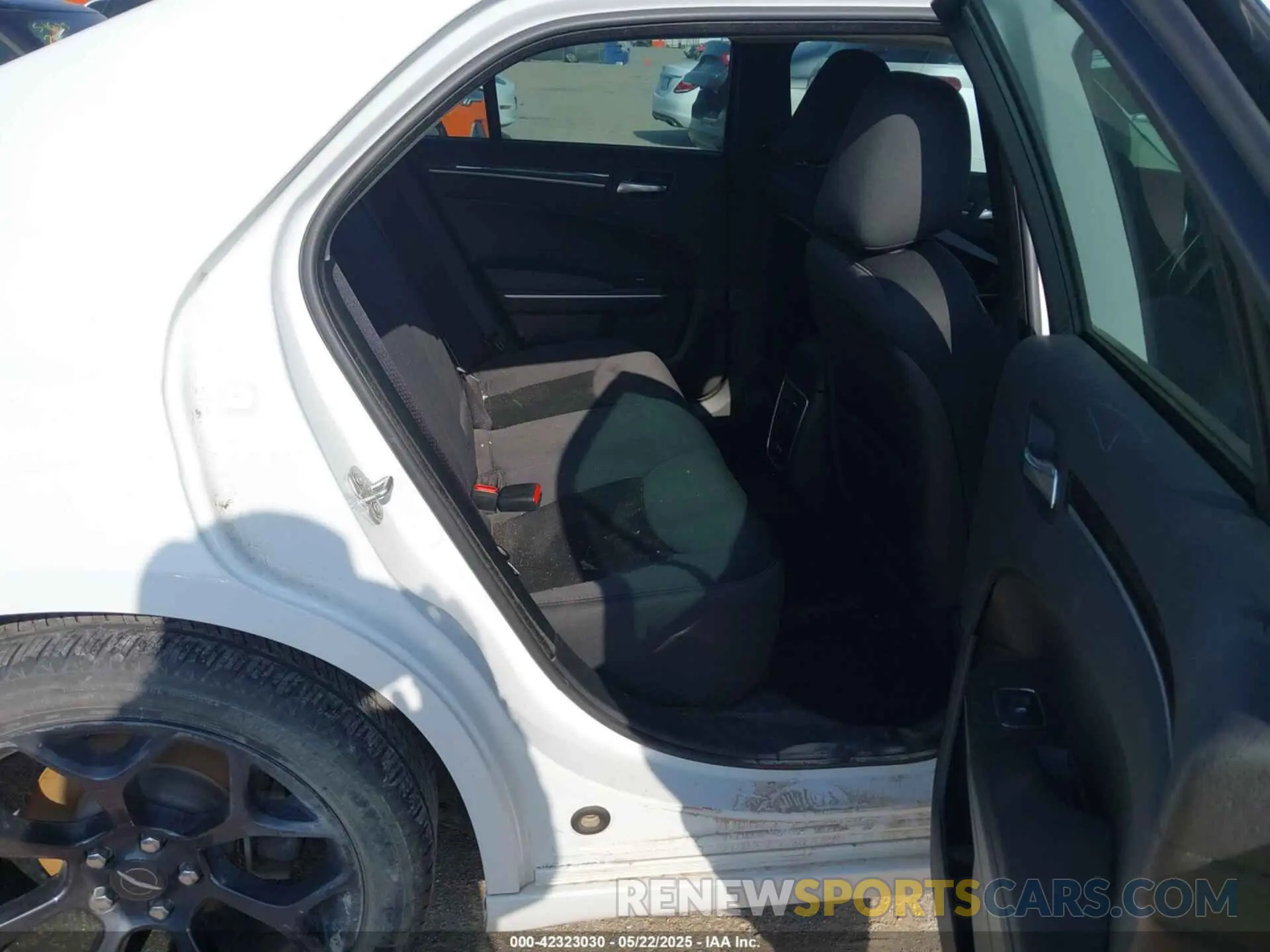 8 fotografías del automóvil dañado 2C3CCAAG3KH589876 CHRYSLER 300 2019