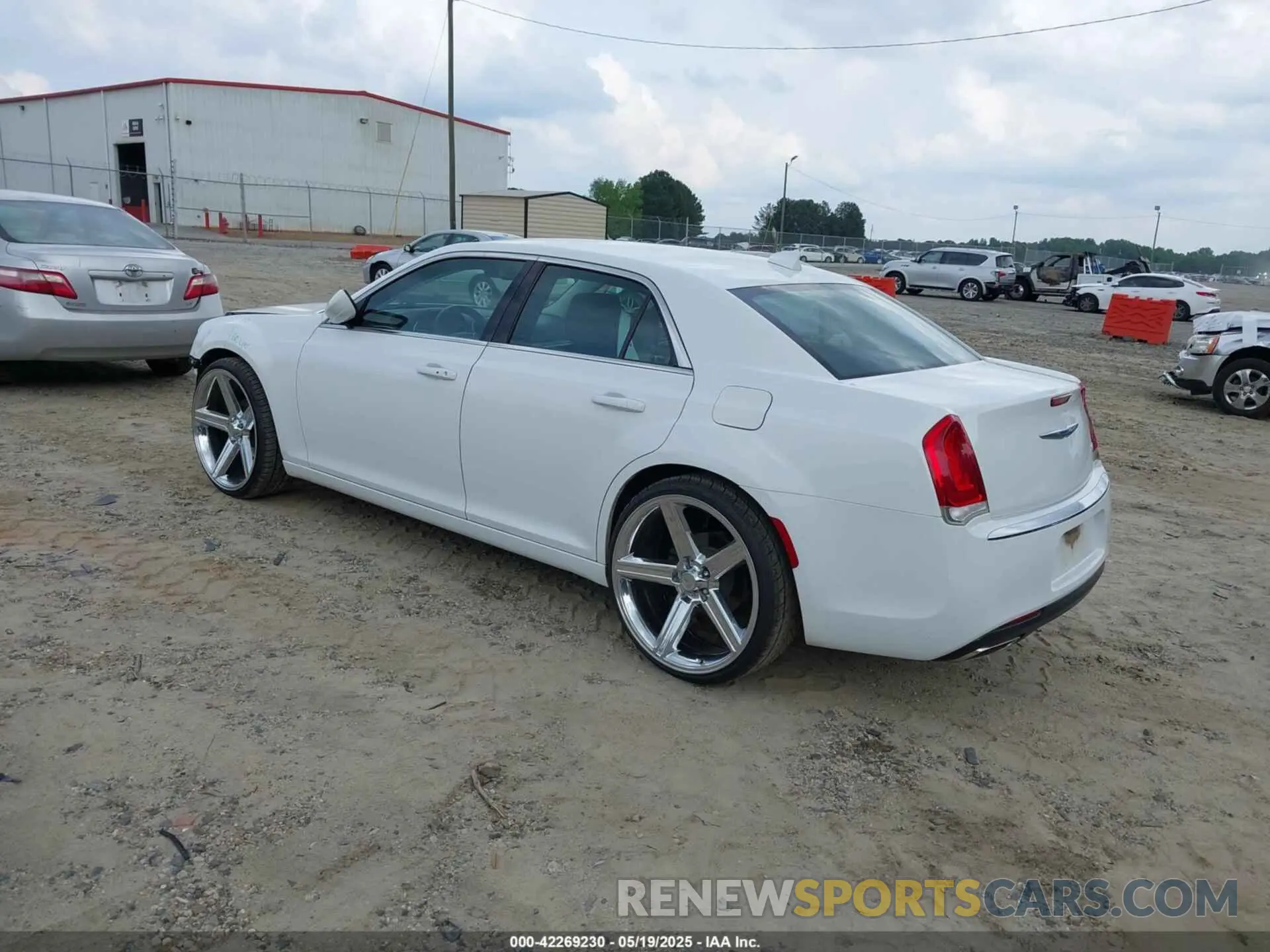 3 fotografías del automóvil dañado 2C3CCAAG3KH602030 CHRYSLER 300 2019