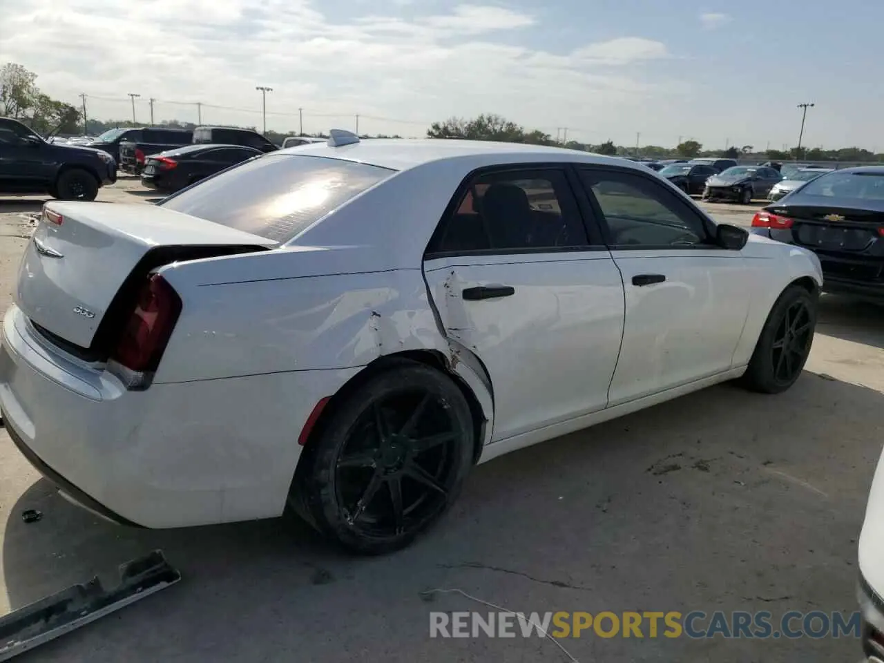 3 fotografías del automóvil dañado 2C3CCAAG5KH502608 CHRYSLER 300 2019