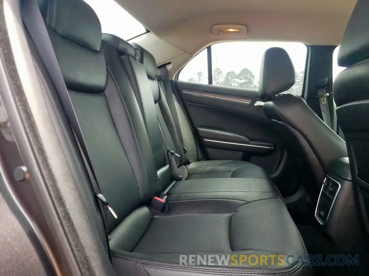 10 fotografías del automóvil dañado 2C3CCAAG5KH755816 CHRYSLER 300 2019