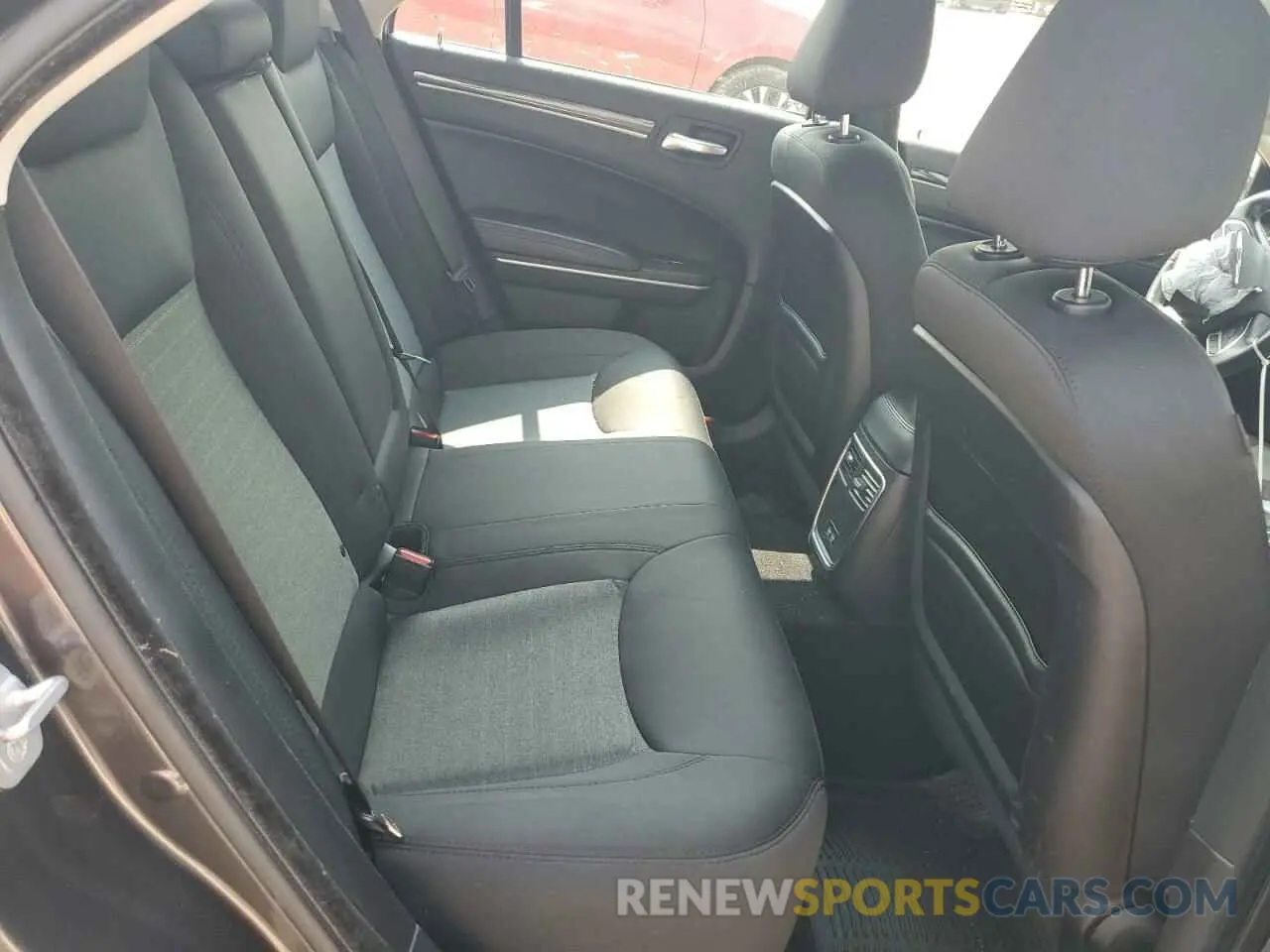 10 fotografías del automóvil dañado 2C3CCAAG6KH613653 CHRYSLER 300 2019