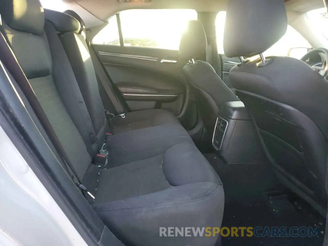 10 fotografías del automóvil dañado 2C3CCAAG6KH755579 CHRYSLER 300 2019