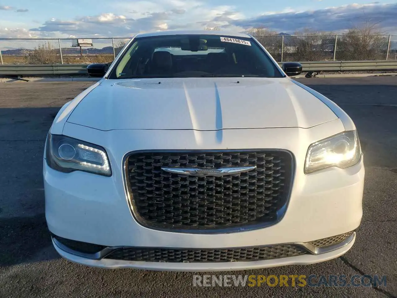 5 fotografías del automóvil dañado 2C3CCAAG6KH755579 CHRYSLER 300 2019