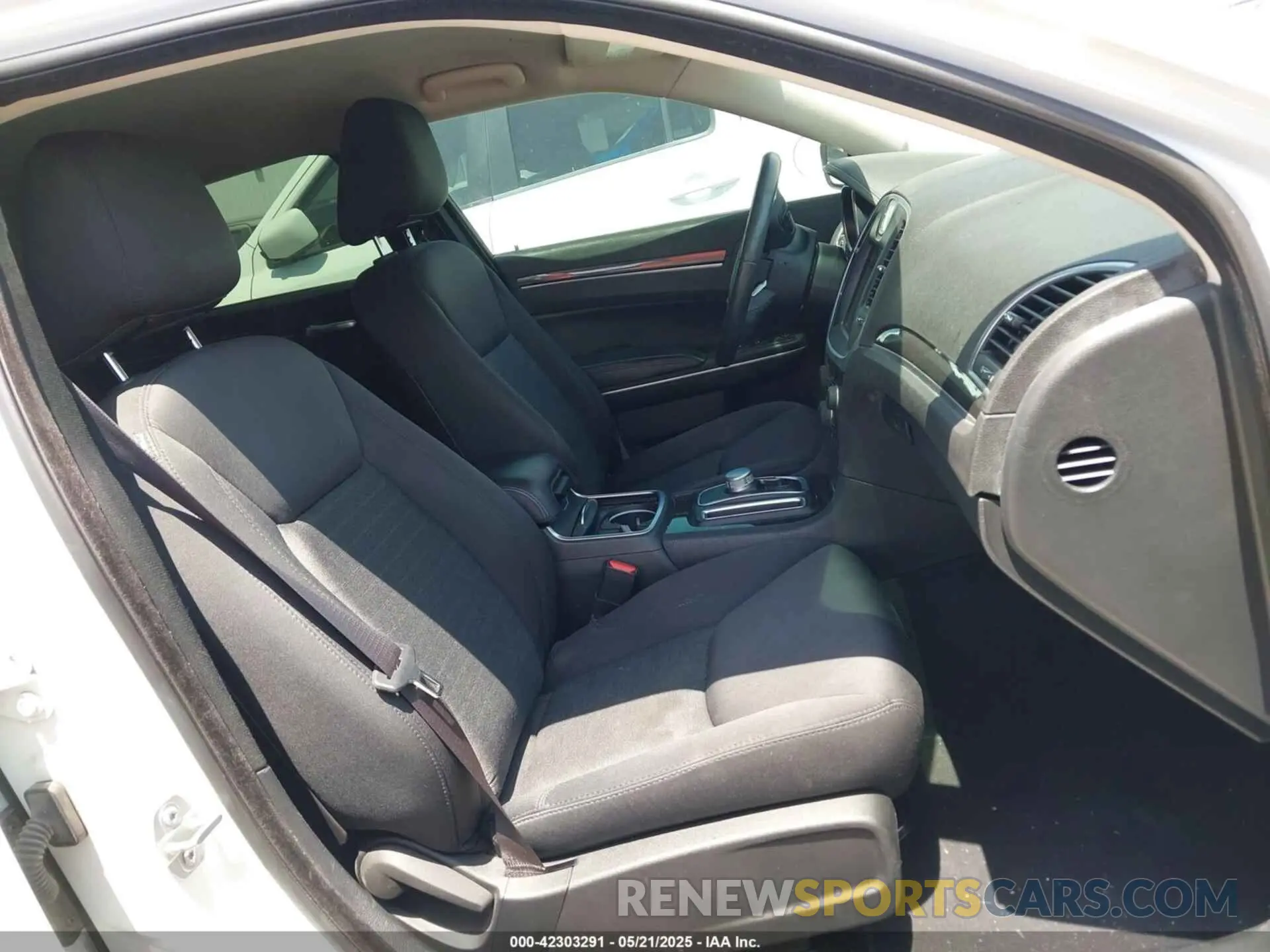 5 fotografías del automóvil dañado 2C3CCAAG7KH590111 CHRYSLER 300 2019