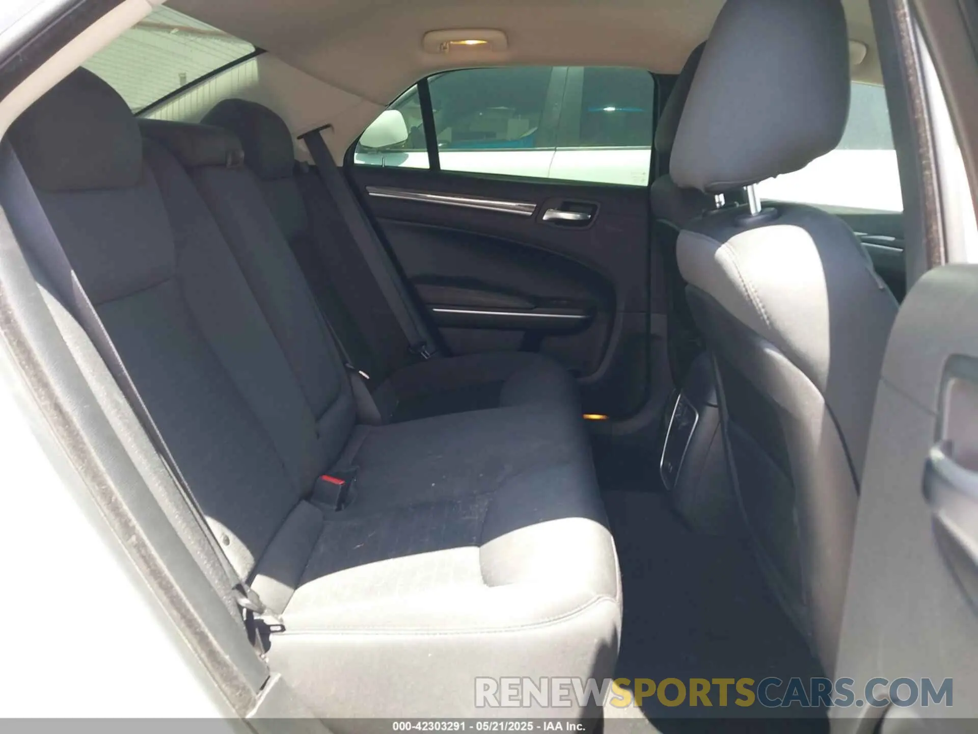 8 fotografías del automóvil dañado 2C3CCAAG7KH590111 CHRYSLER 300 2019