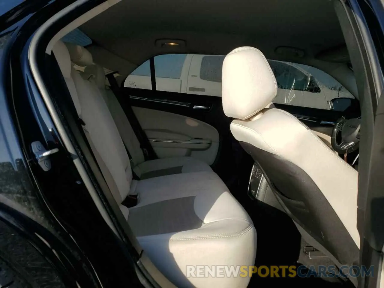 10 fotografías del automóvil dañado 2C3CCAAG8KH601892 CHRYSLER 300 2019